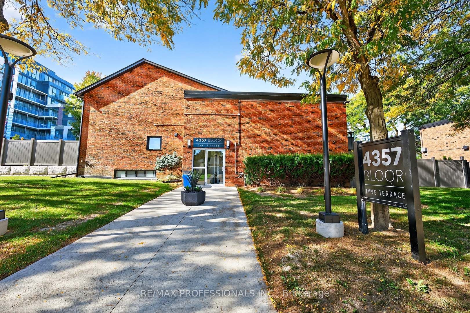4357 Bloor Street W 1