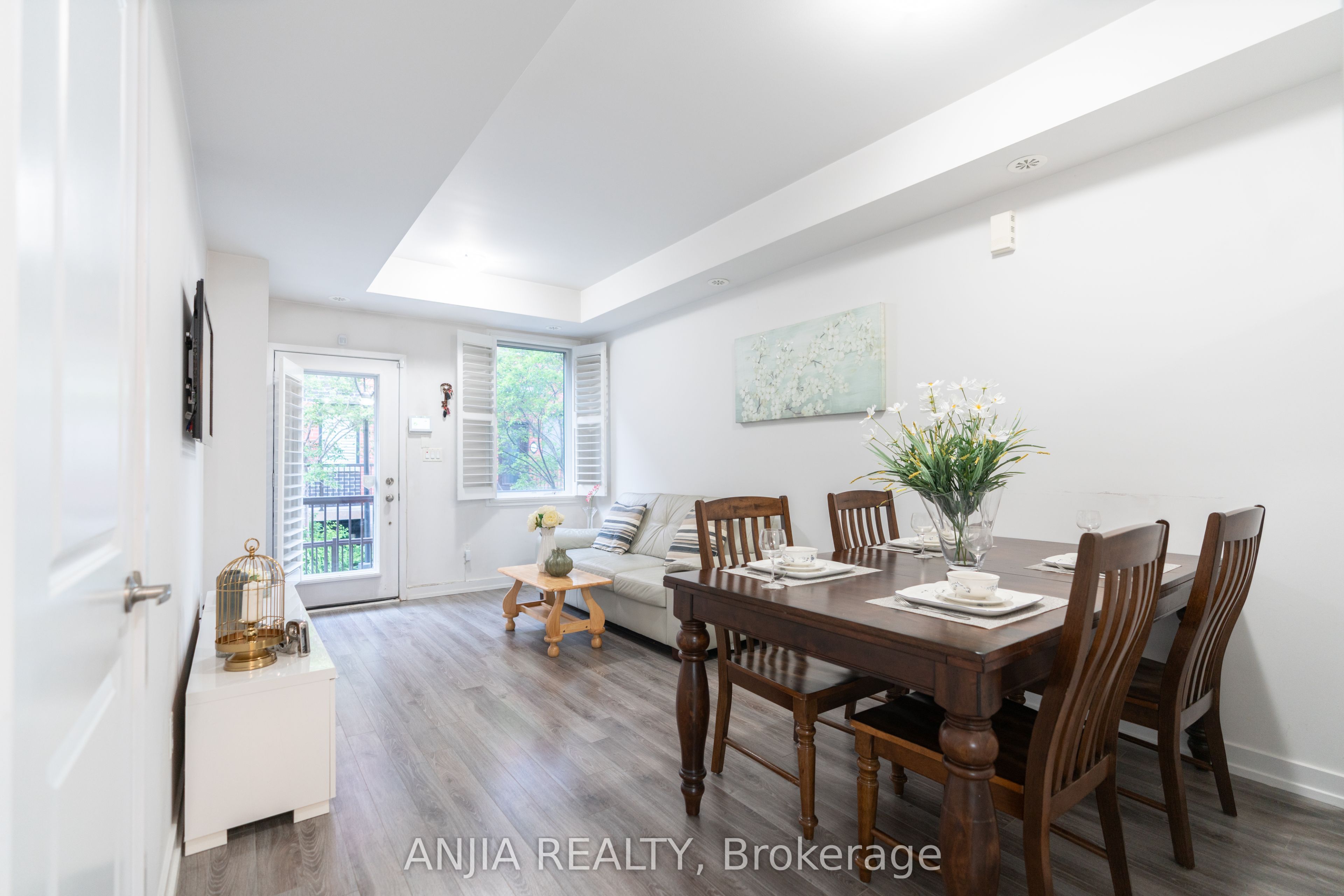 Photo 1 of 20 — 869 Wilson Avenue 33, Toronto, ON M3K 0A4