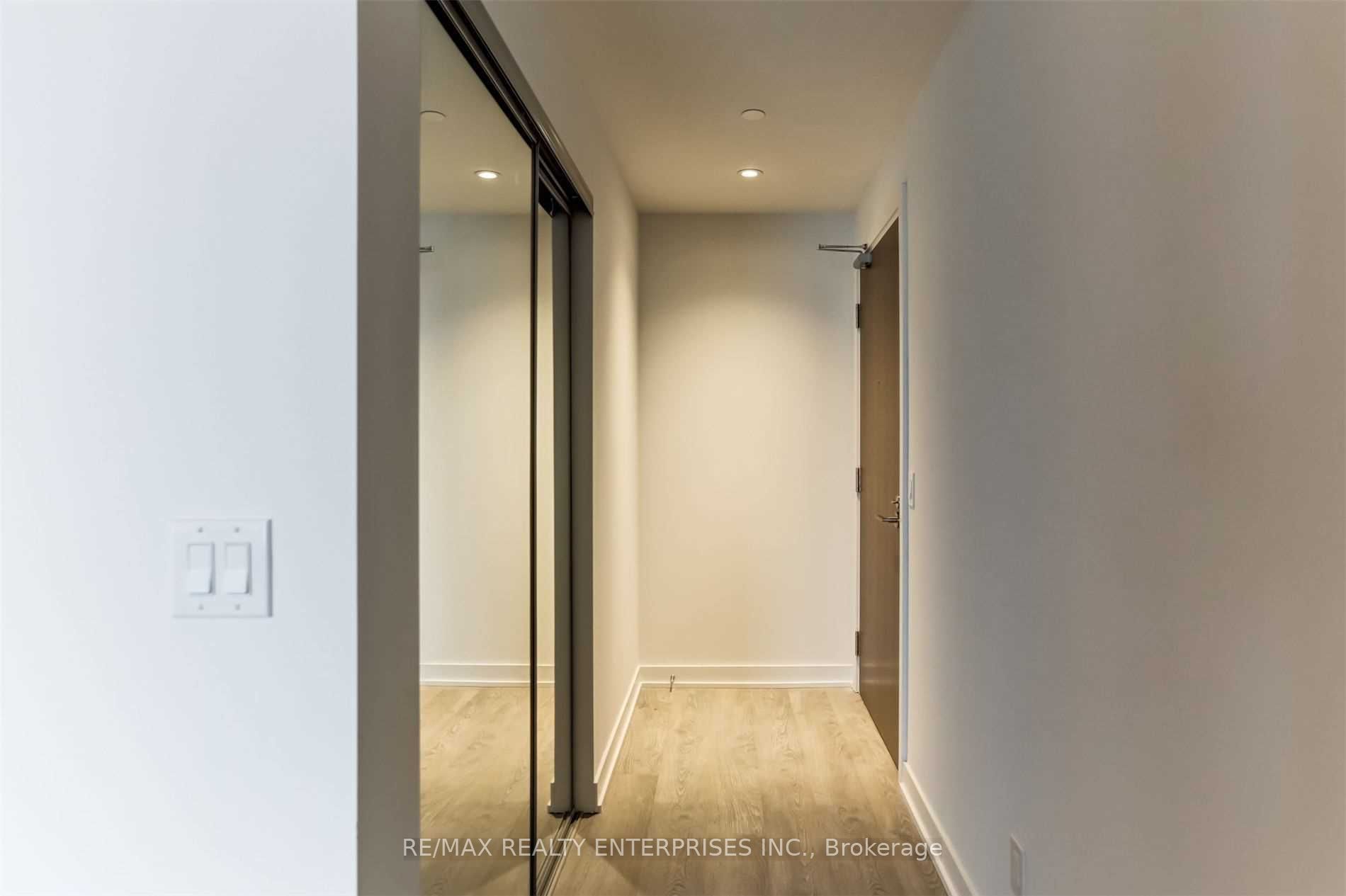 1926 Lakeshore Boulevard W 3607