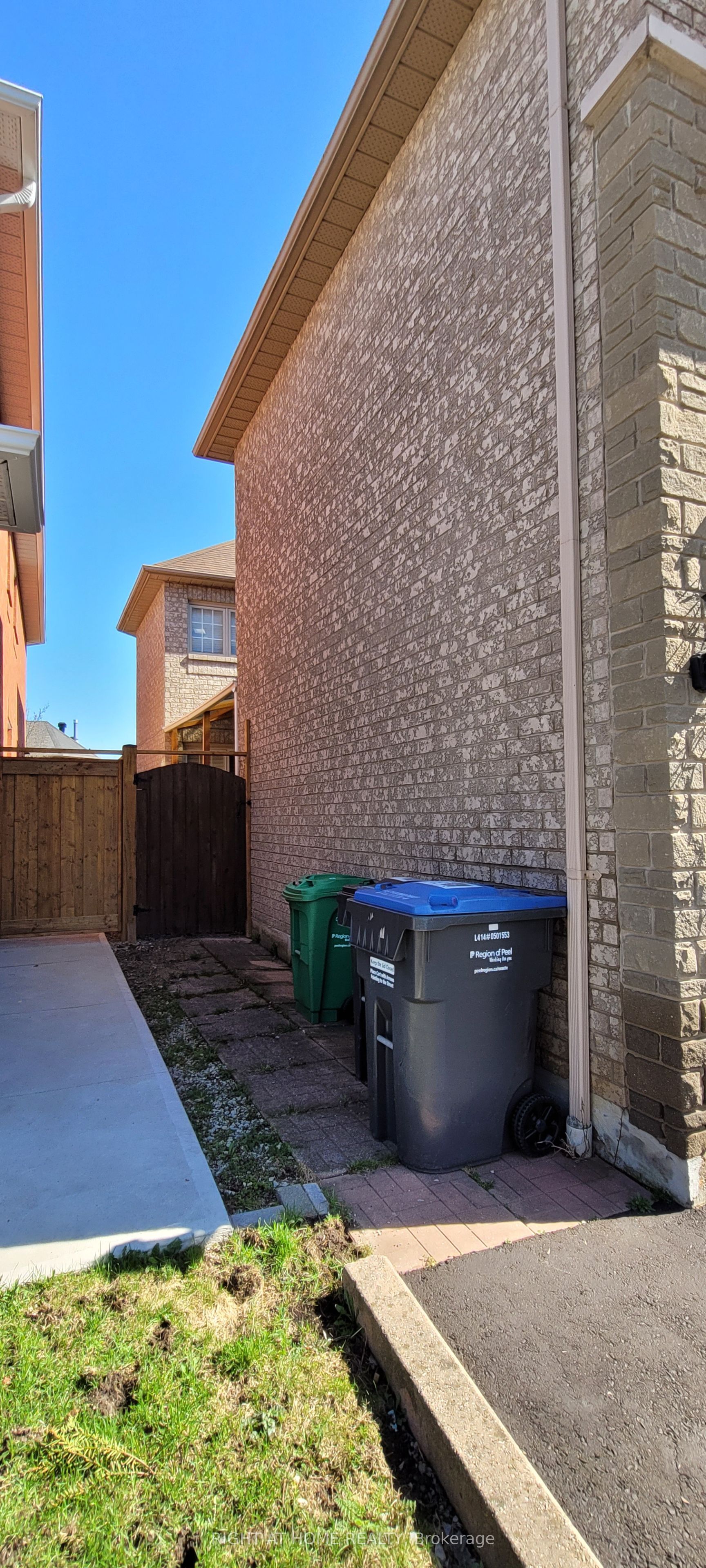 377 Turnberry Crescent