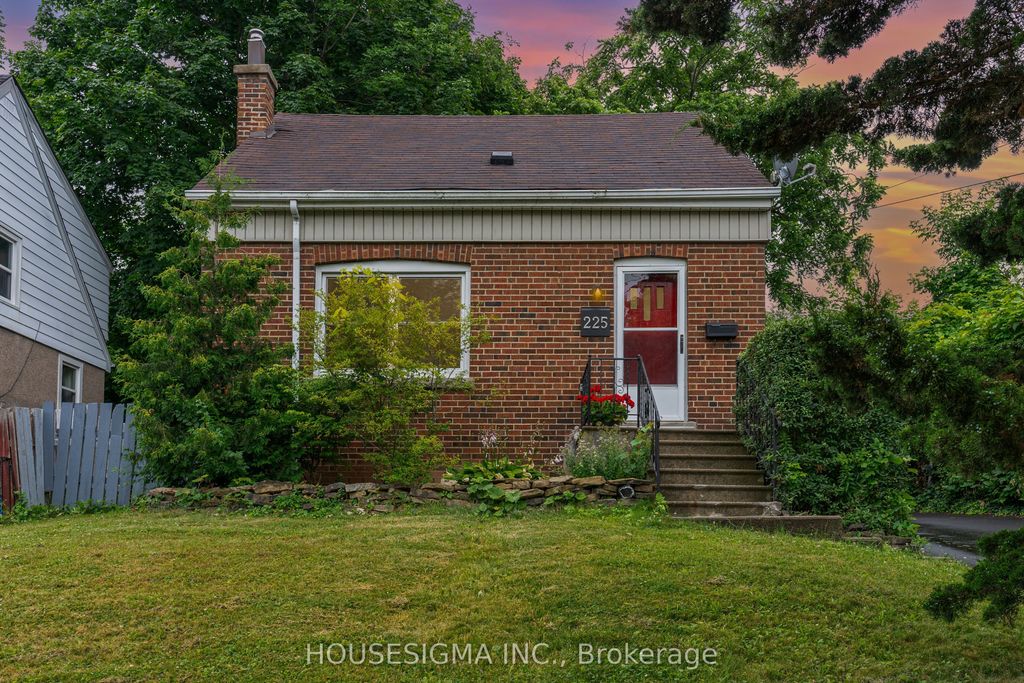 Photo of 225 Bowman Street, Hamilton, ON L8S 2T9 (MLS # X12823128)