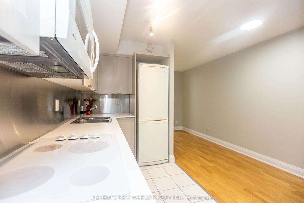 Photo of 111 Elizabeth Street #951, Toronto, ON M5G 1P7 (MLS # C12356233)