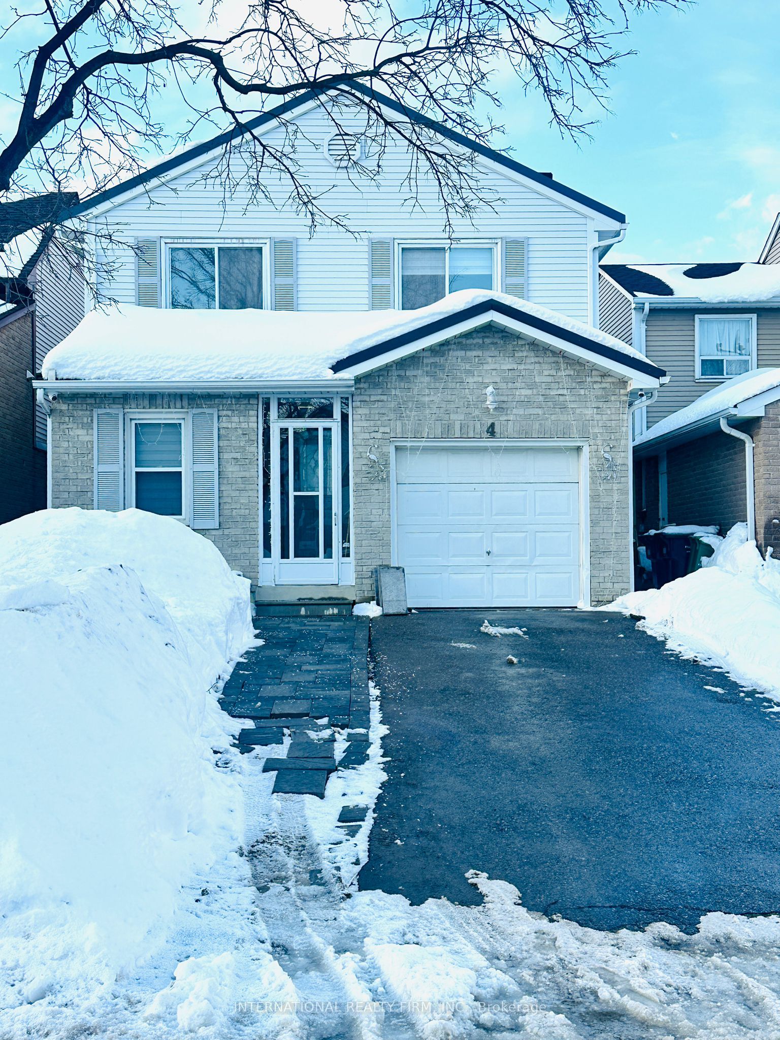 Photo 1 of 37 — 4 Joshua Court, Brampton, ON L6S 3W4