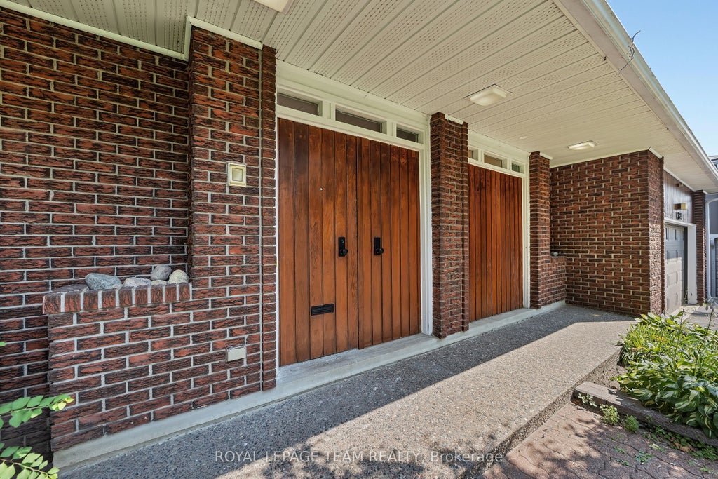 Photo of 1825 Yale Avenue, Alta Vista and Area, ON K1H 6S3 (MLS # X13446176)