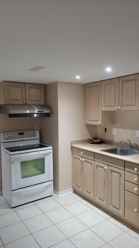 5545 Northrise Road Bsmt Mississauga ON L5M 6E2