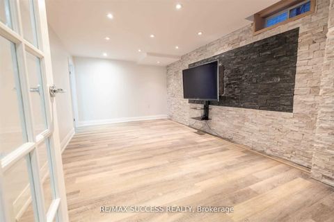 4484 Jenkin Circle Mississauga ON L5R 1T8