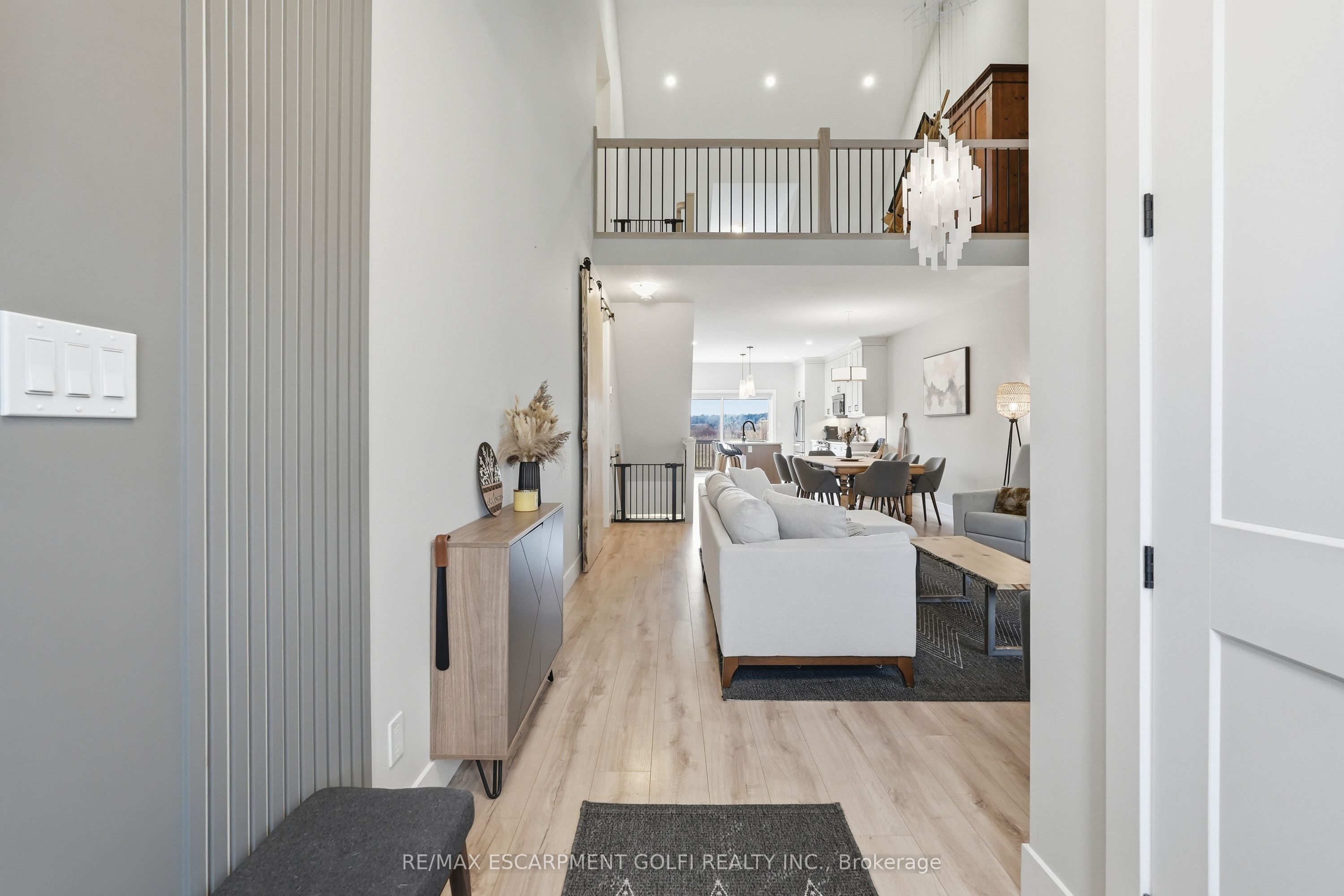 744 Nelson Street W 4