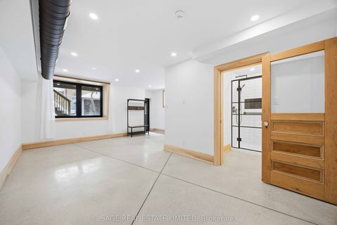 67 Shannon Street Lower Toronto ON M6J 2E6