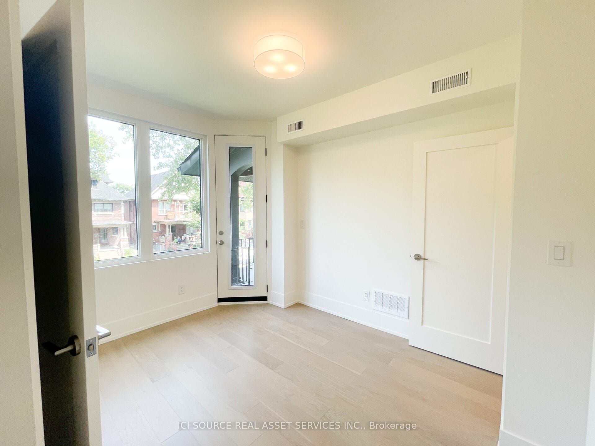474 Palmerston Boulevard 2