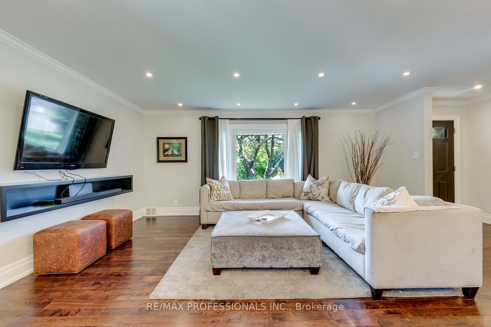 37 Mclaughlin Road N