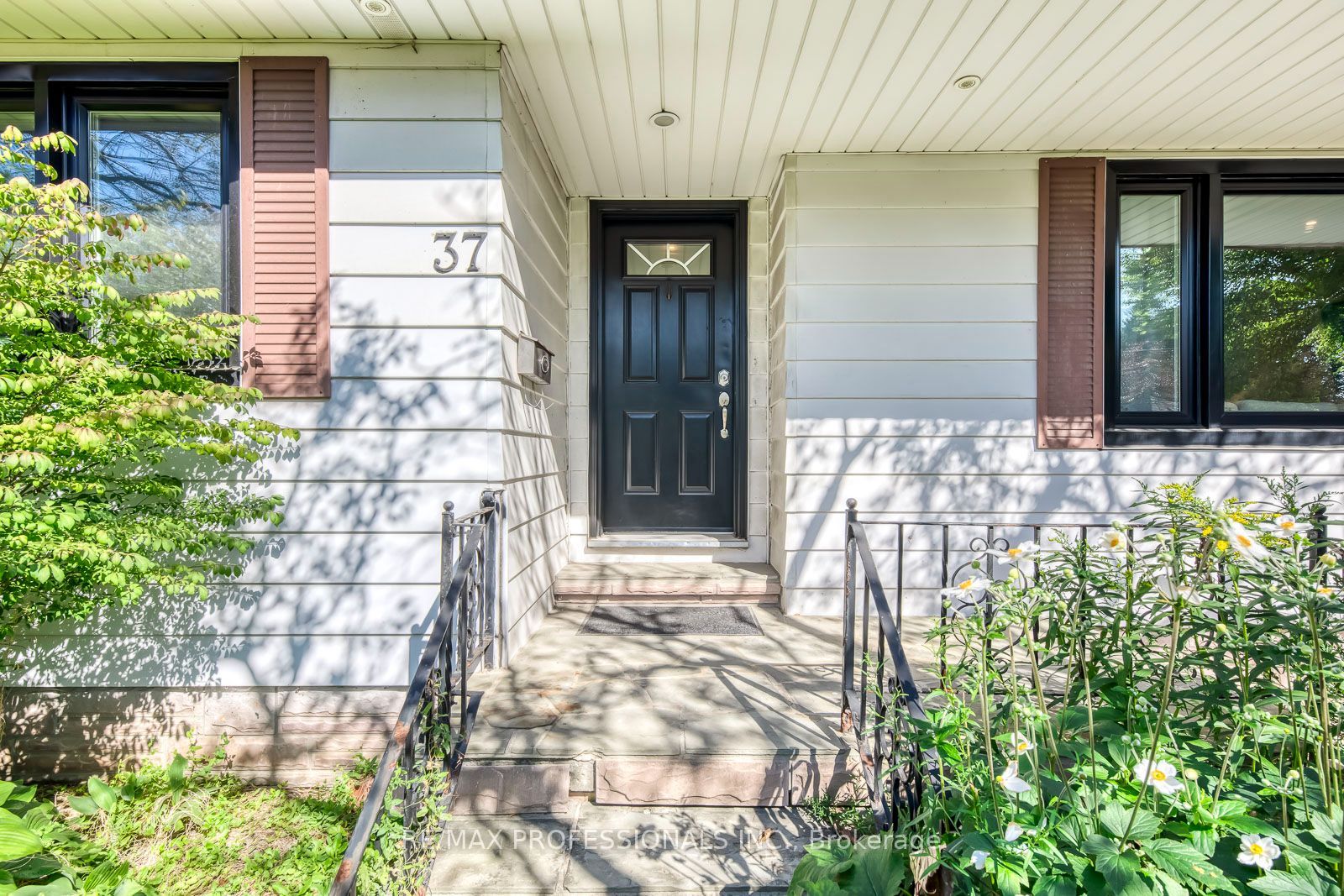37 Mclaughlin Road N