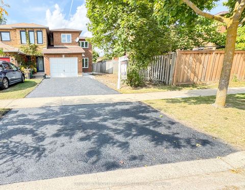 3292 Bobwhite Mews Mississauga ON L5N 6E9