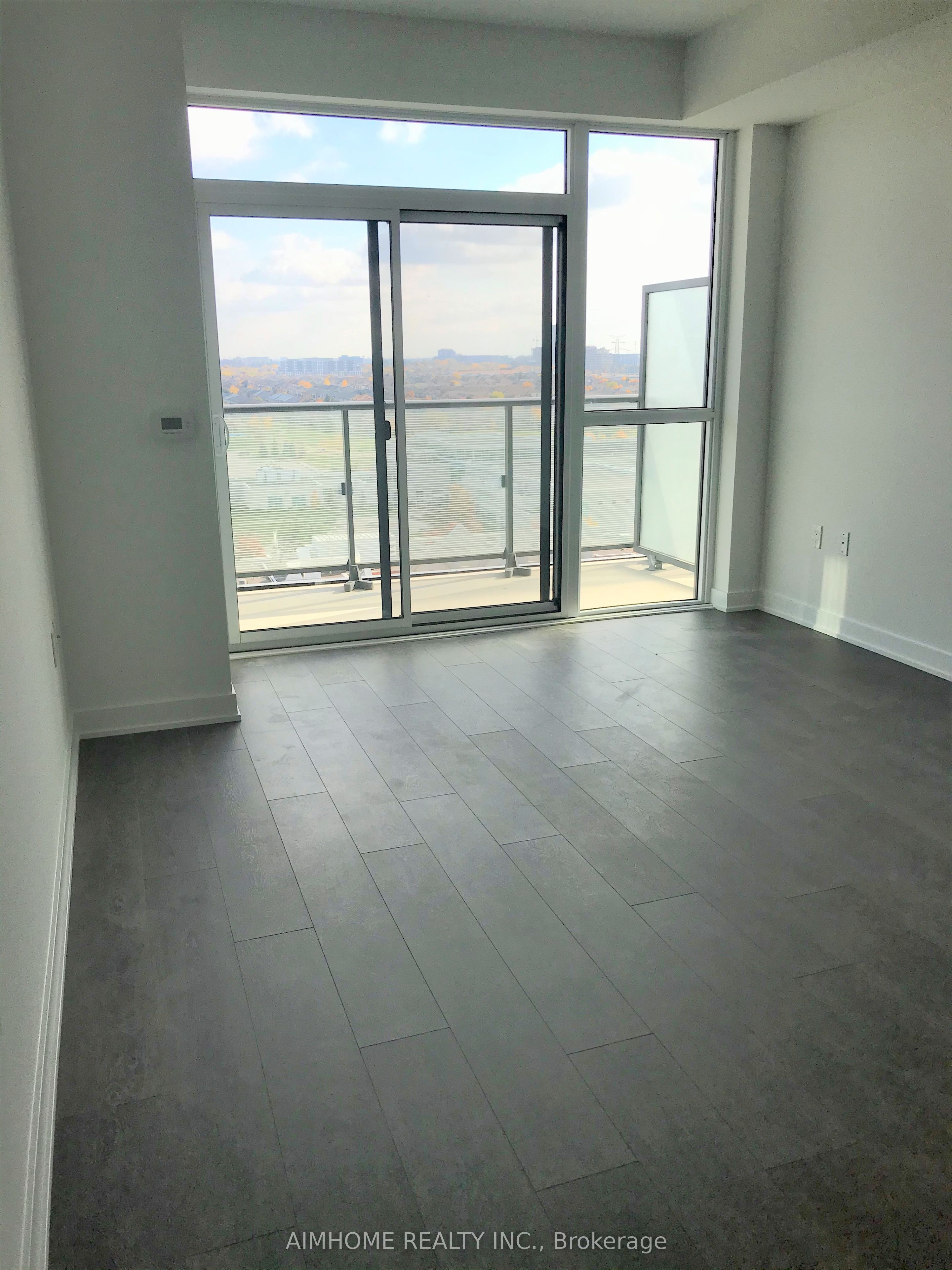 75 Oneida Crescent 1105