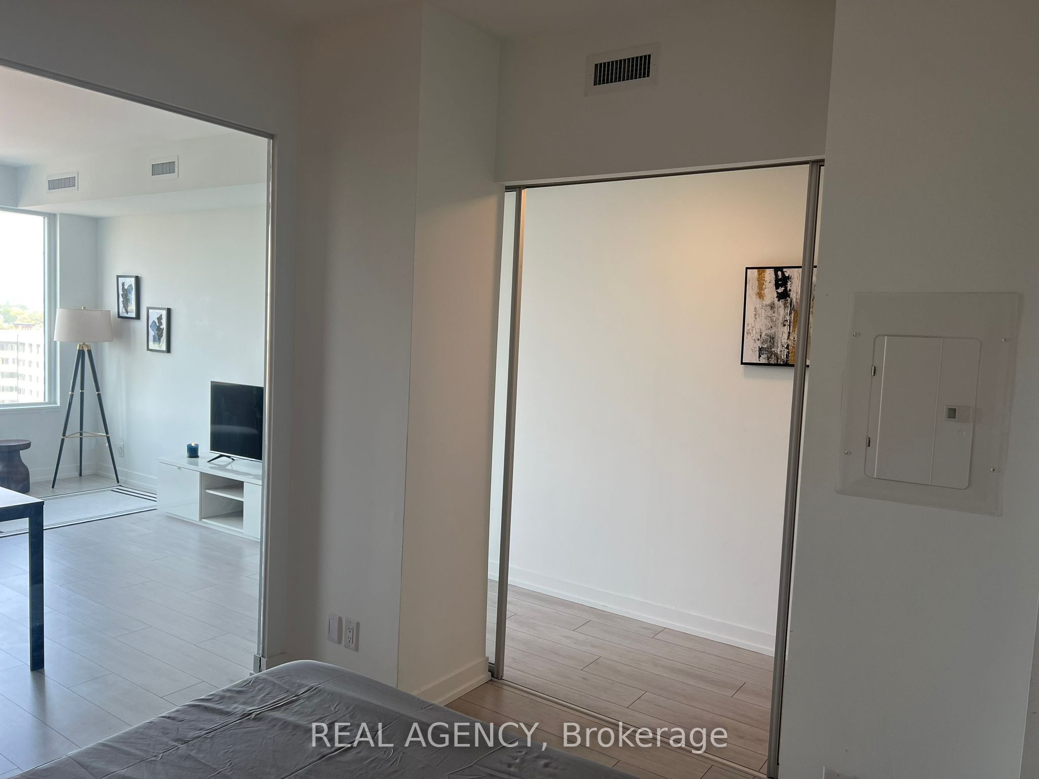 270 Dufferin Street 821