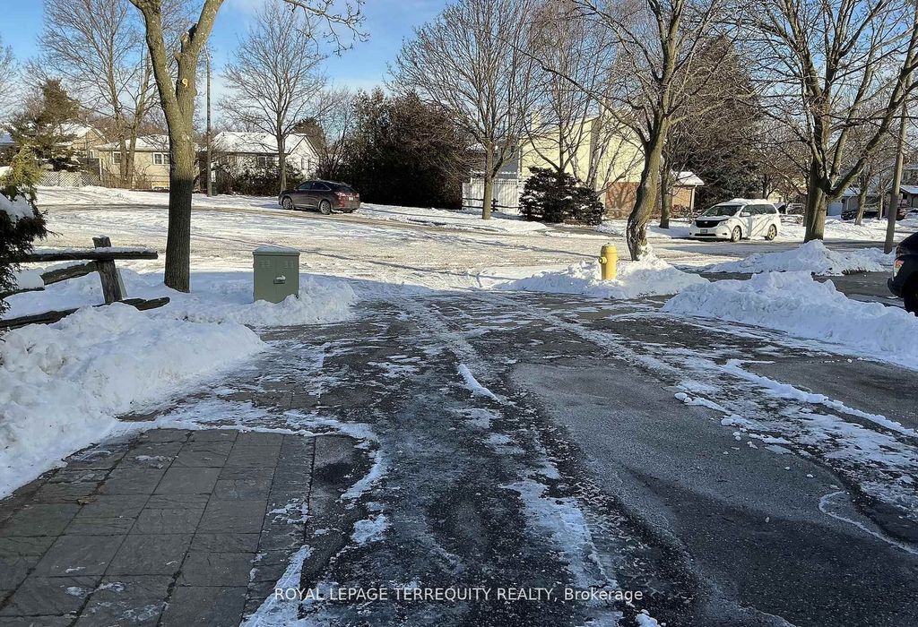 Photo of 527 Carmello Court, Pickering, ON L1W 2Z4 (MLS # E12704638)