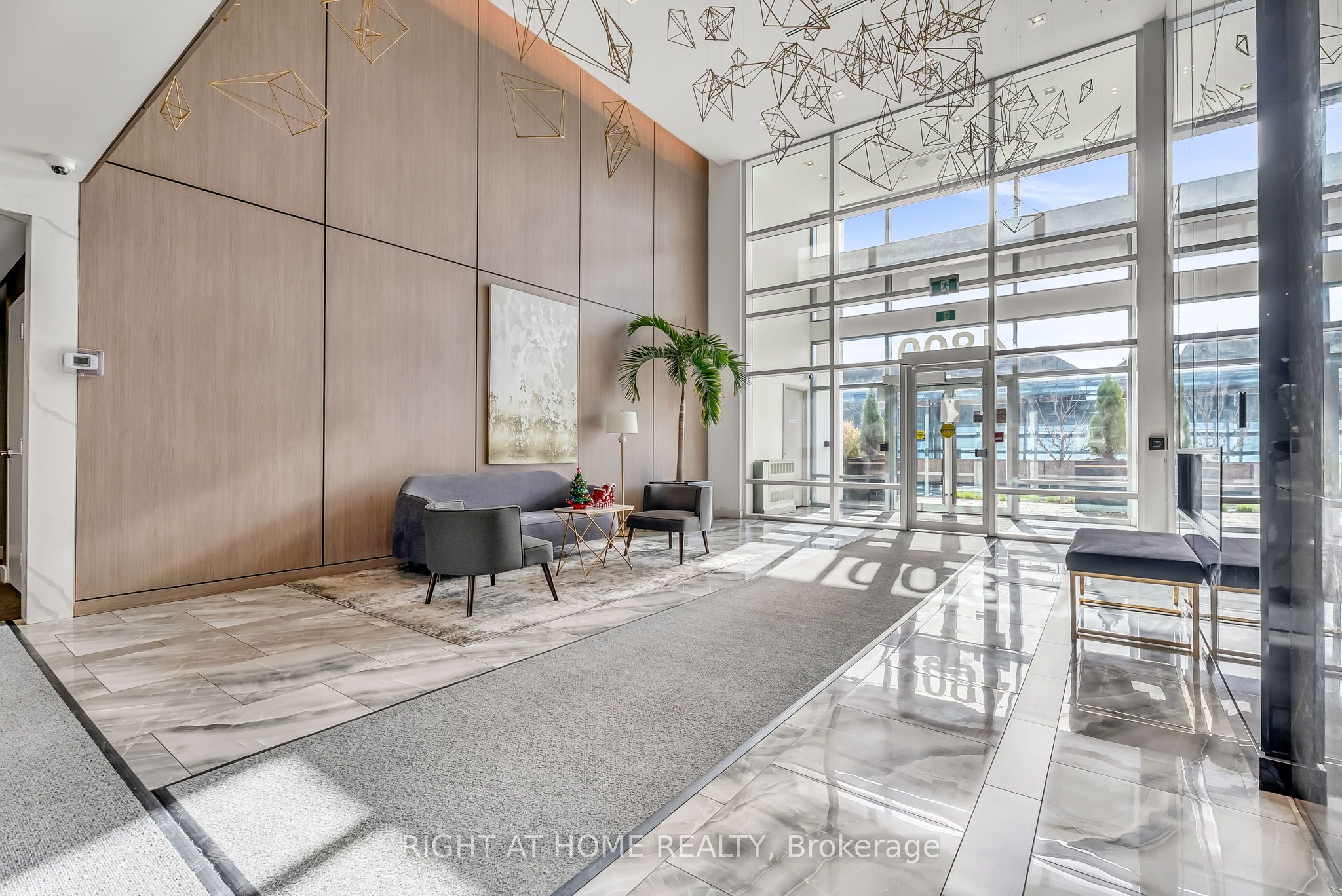 4800 Highway 7 N/A 810