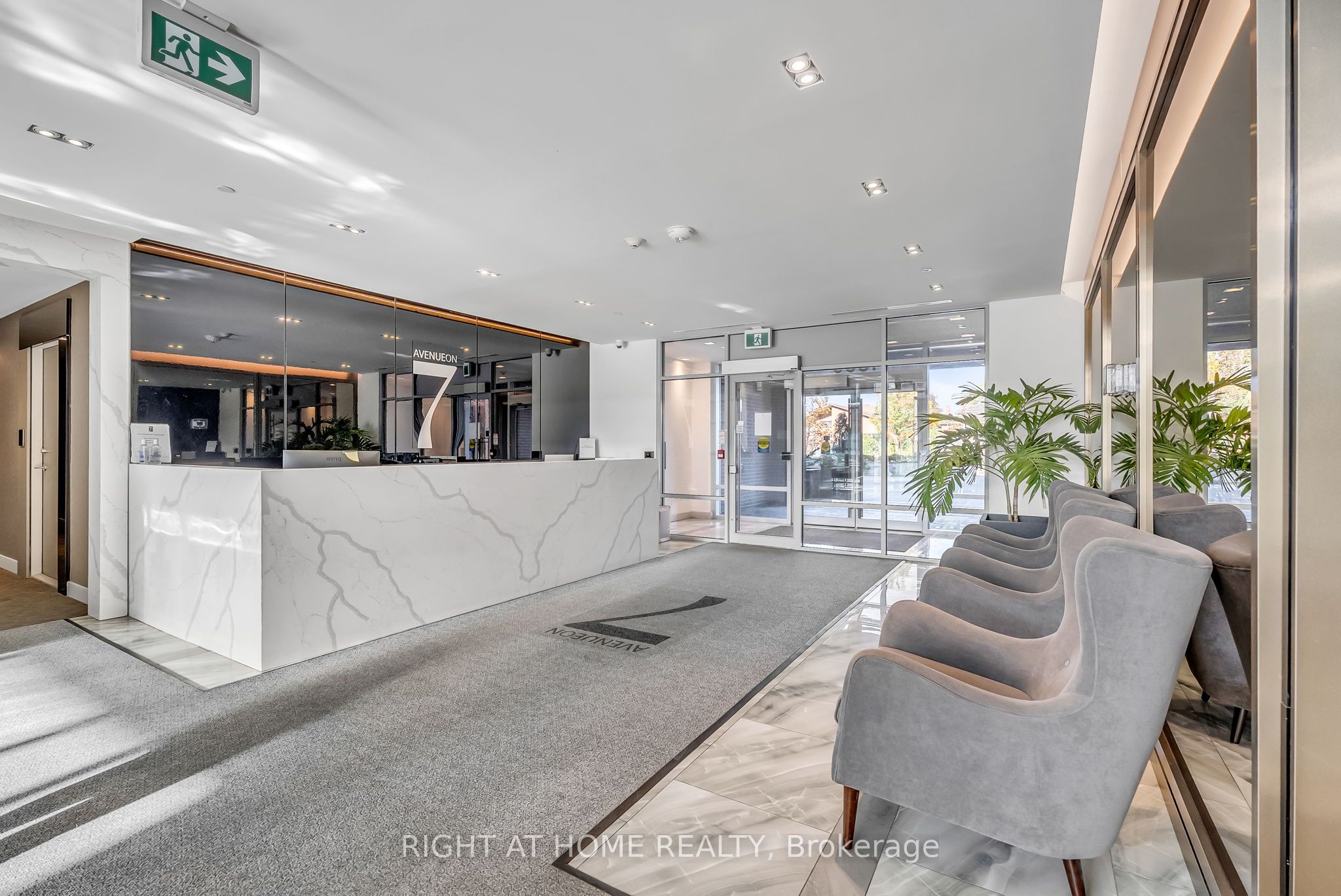 4800 Highway 7 N/A 810