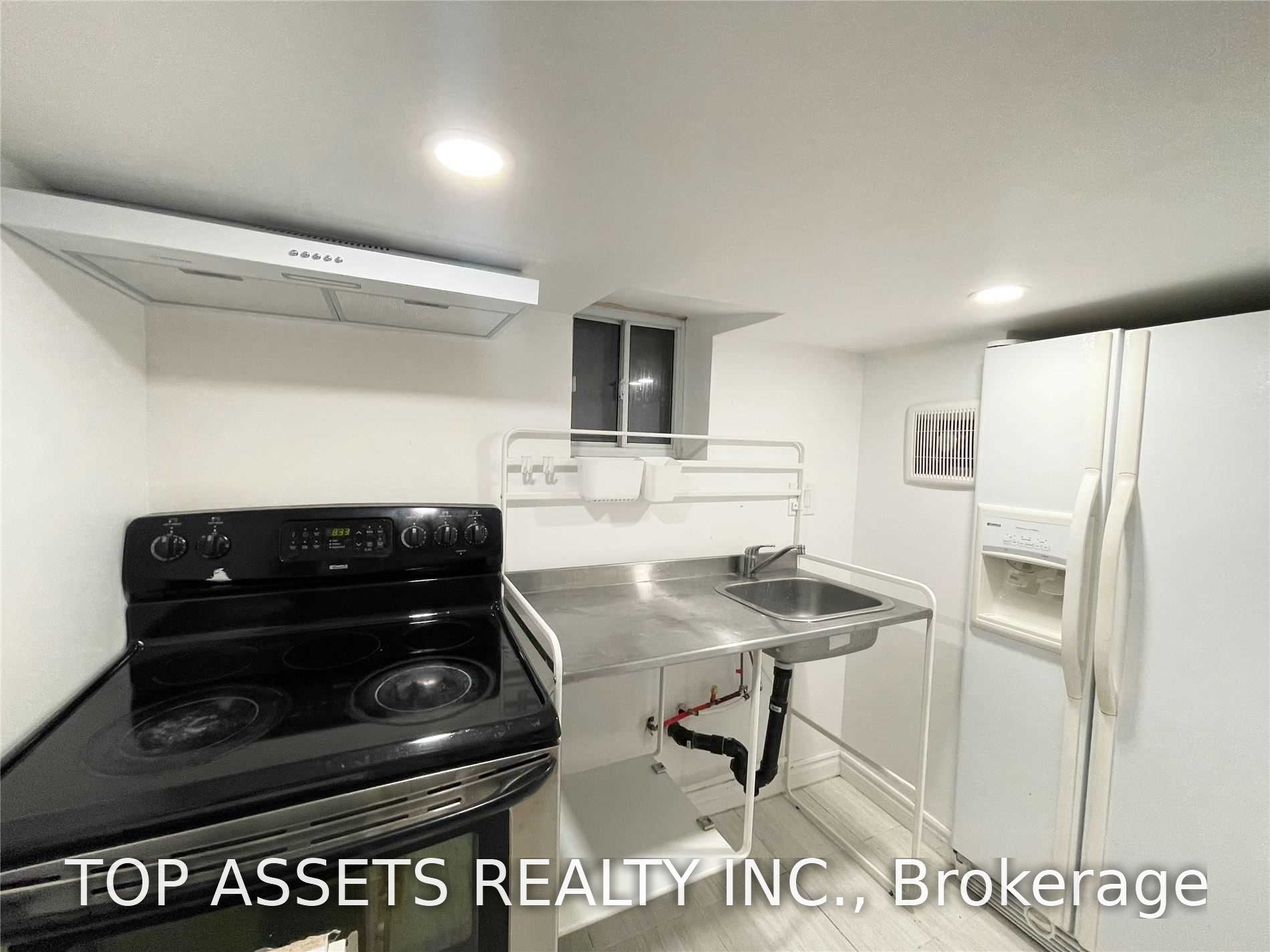 Photo 1 of 5 — 570 Vaughan Road Lower (ONE ROOM), Toronto, ON M6C 2R3