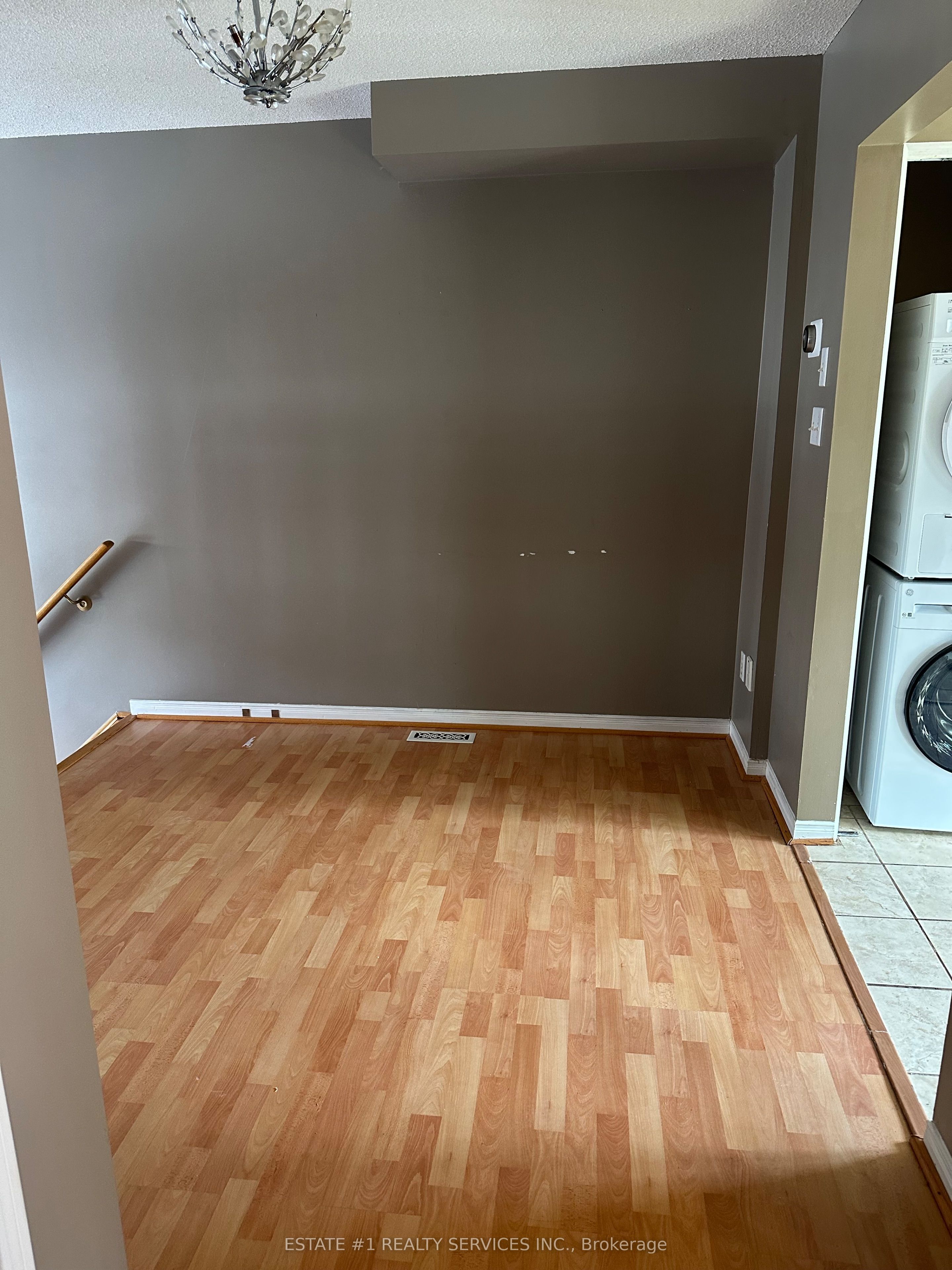 6060 Snowy Owl Crescent 16