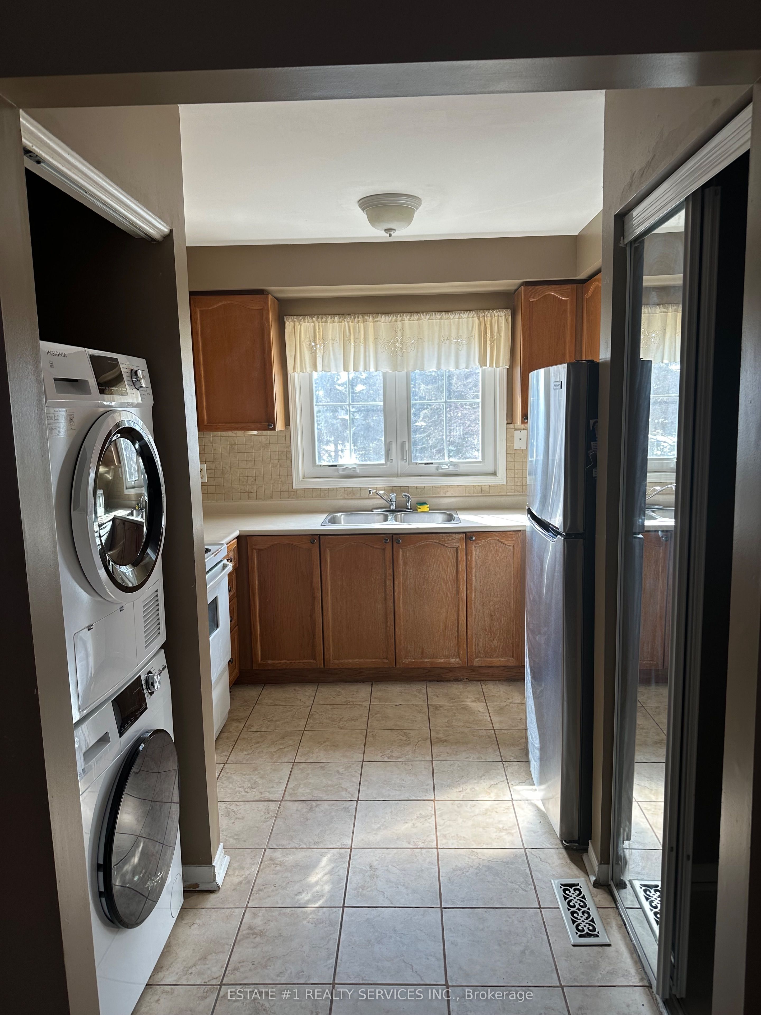 6060 Snowy Owl Crescent 16