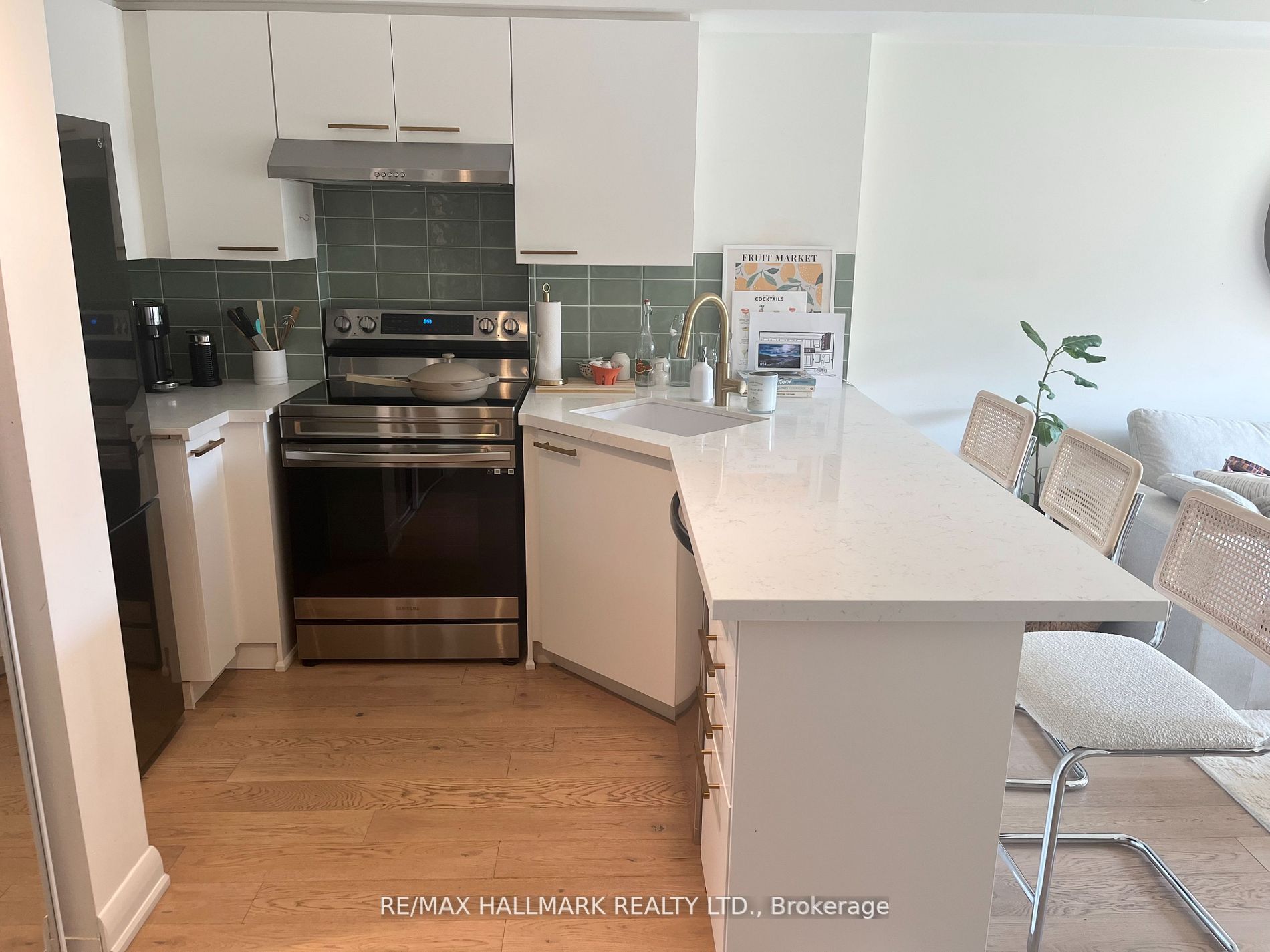 140 Bathurst Street 408