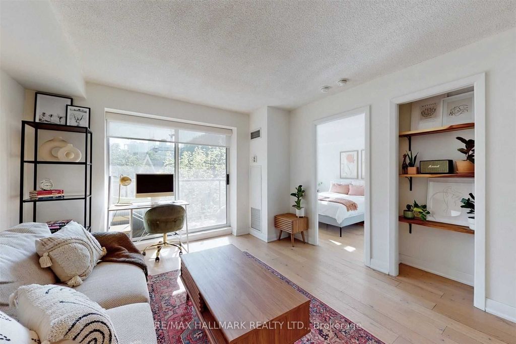 Photo of 140 Bathurst Street #408, Toronto, ON M5V 3N8 (MLS # C12451196)