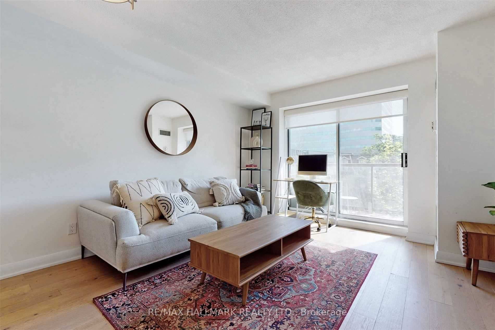 140 Bathurst Street 408