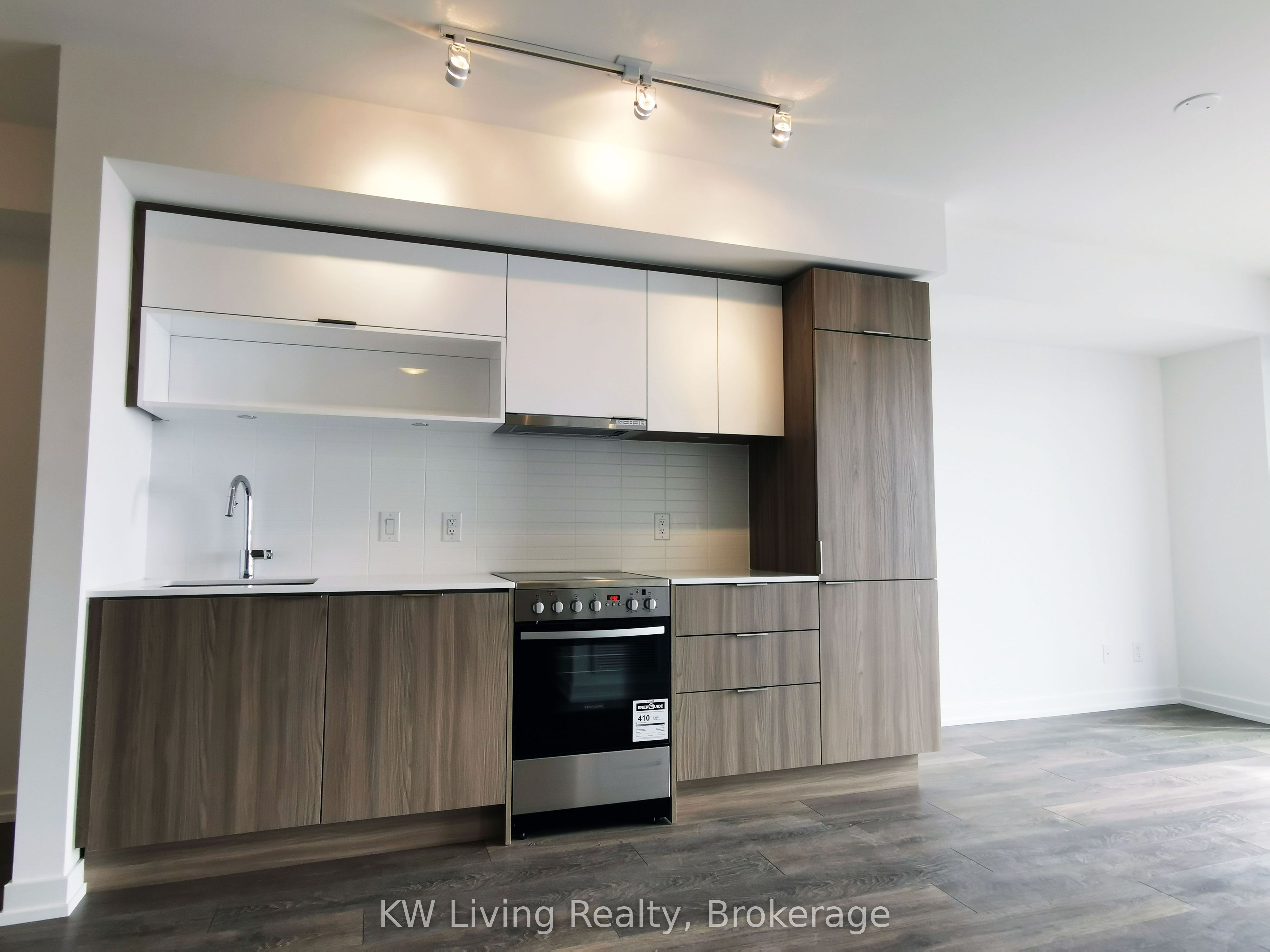 159 Wellesley Street E 2906