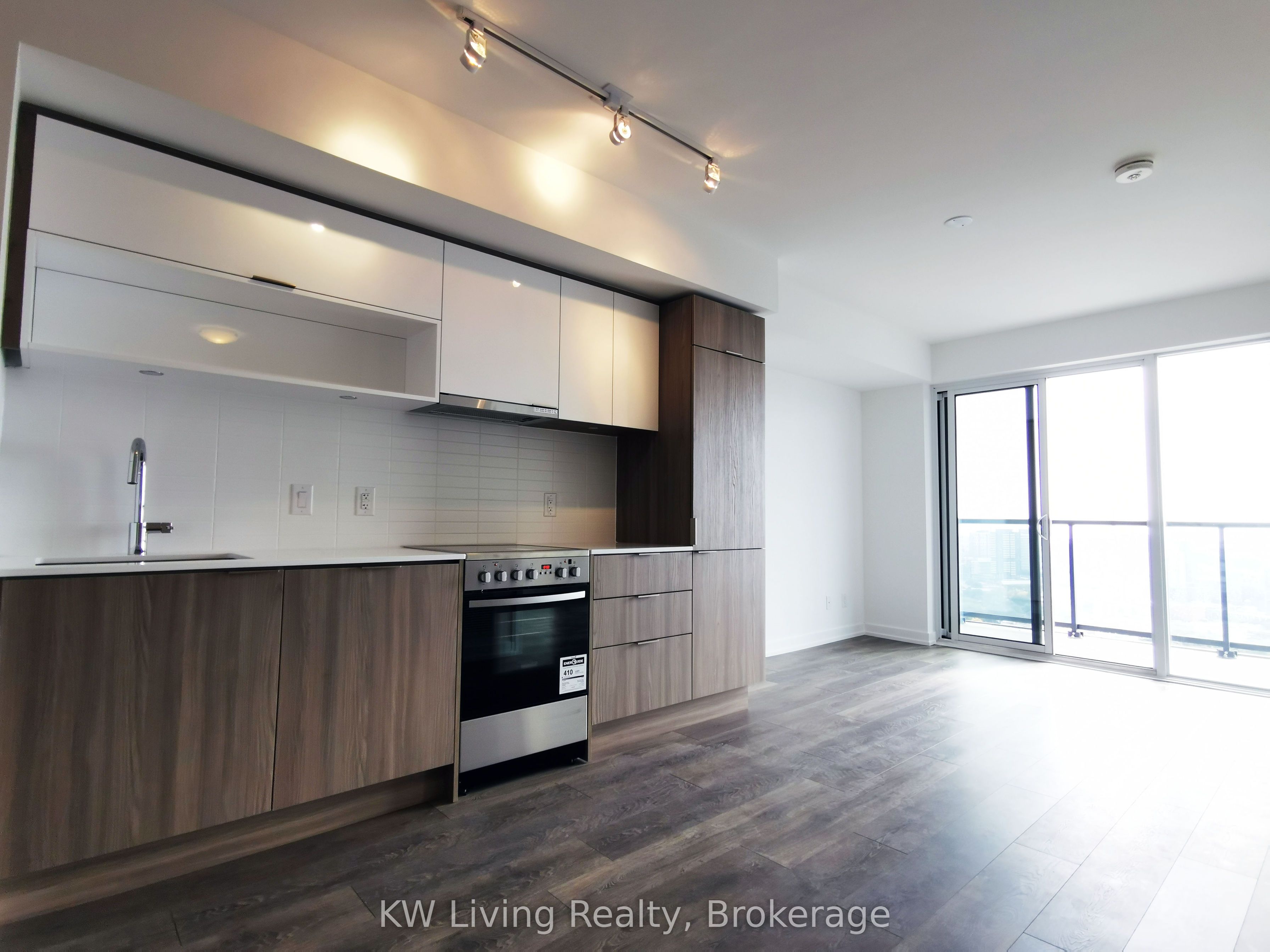 159 Wellesley Street E 2906