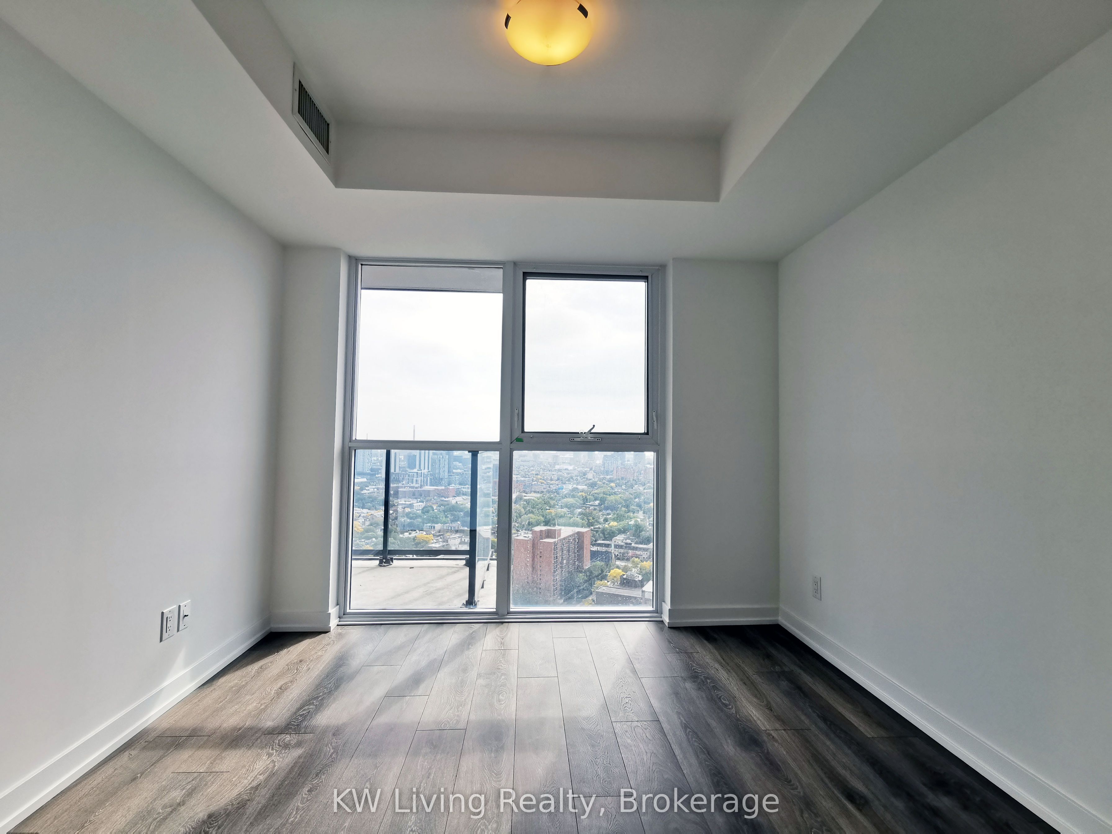 159 Wellesley Street E 2906