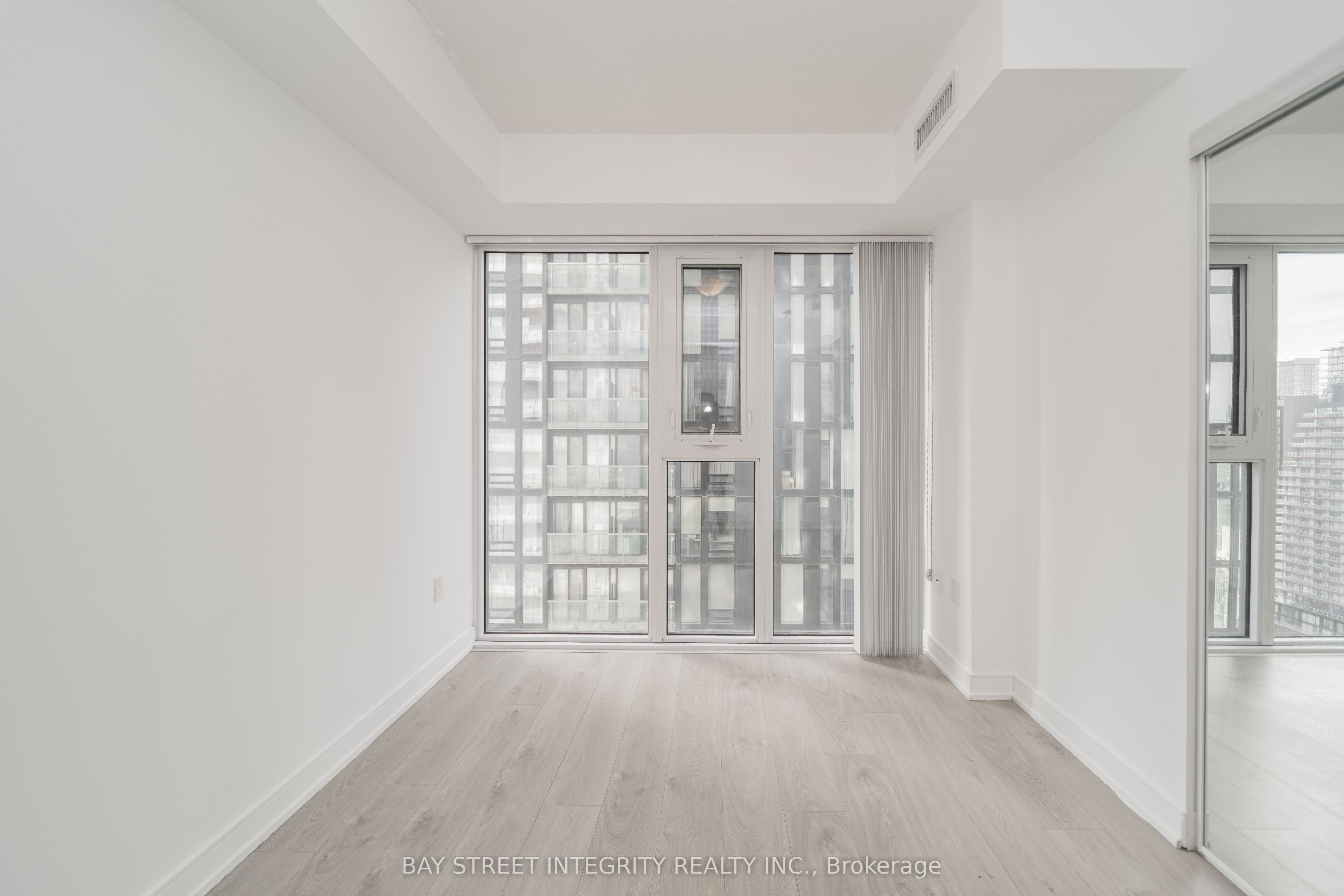 50 Wellesley E Street 2801