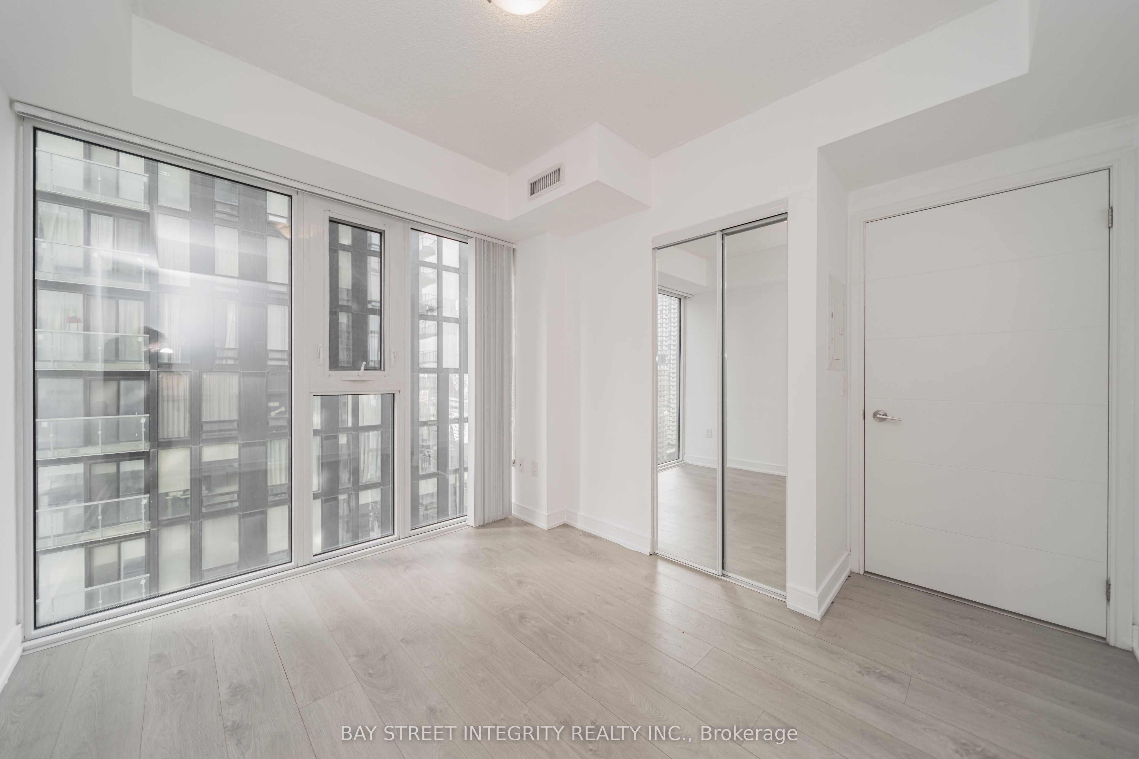 50 Wellesley E Street 2801