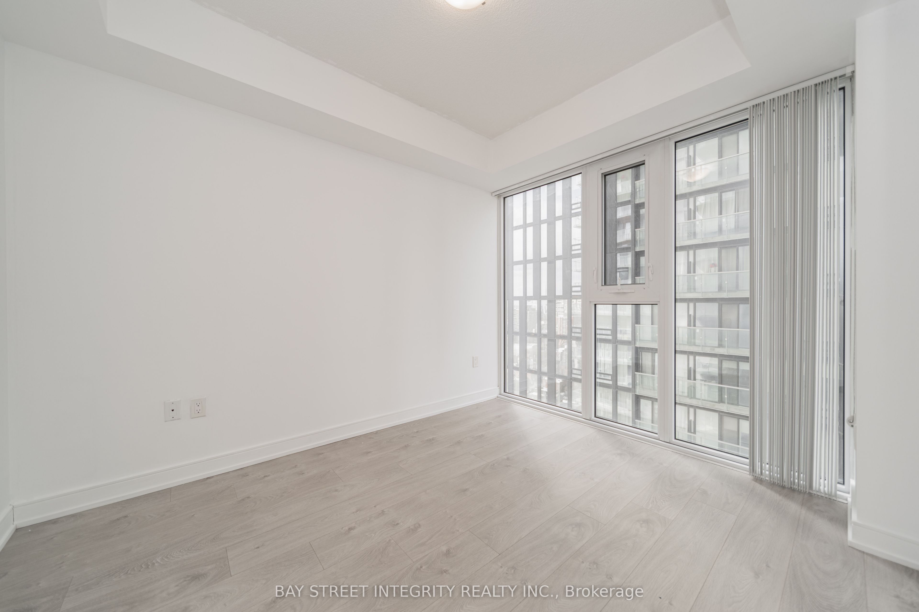 50 Wellesley E Street 2801