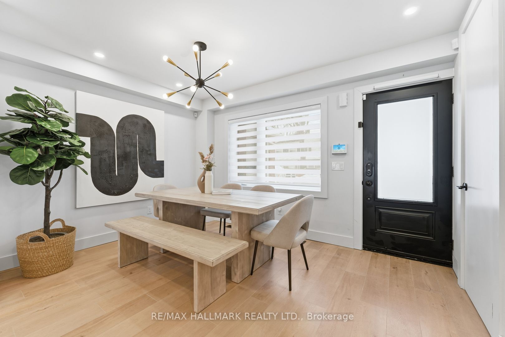 1709 Dundas Street E