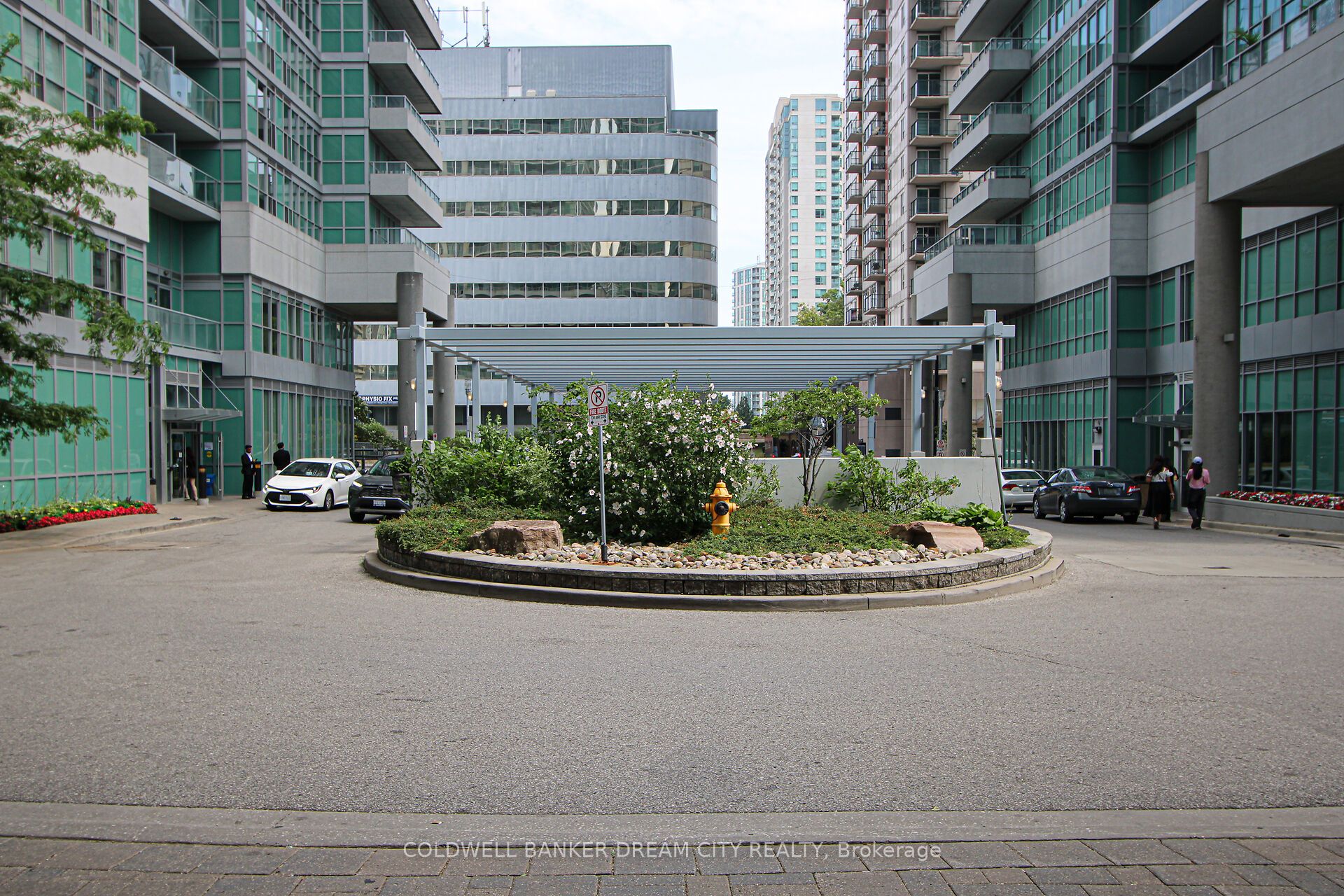 Photo 1 of 31 — 60 Town Centre Court 1106, Toronto, ON M1P 0B1