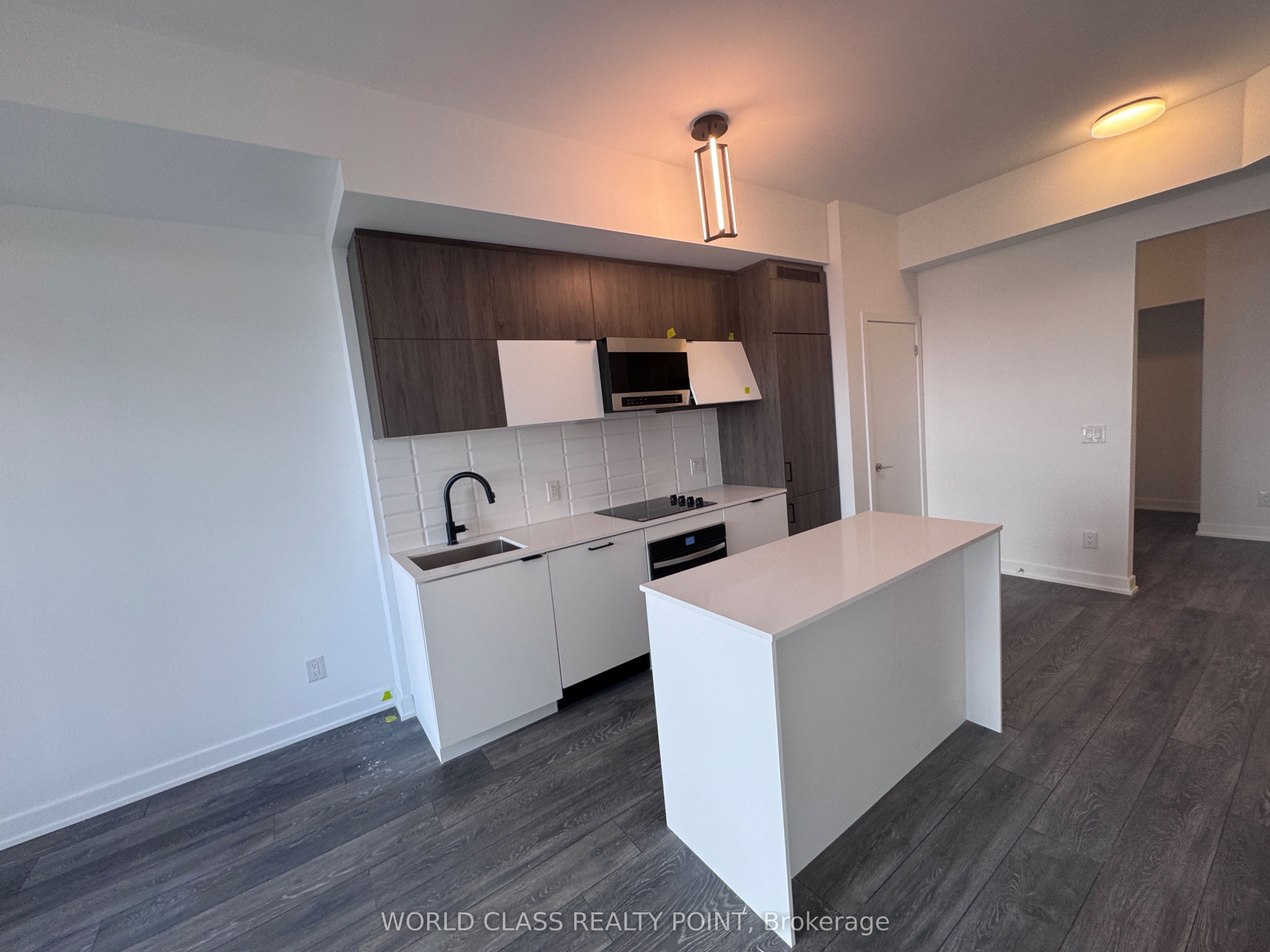 8888 YONGE Street 618