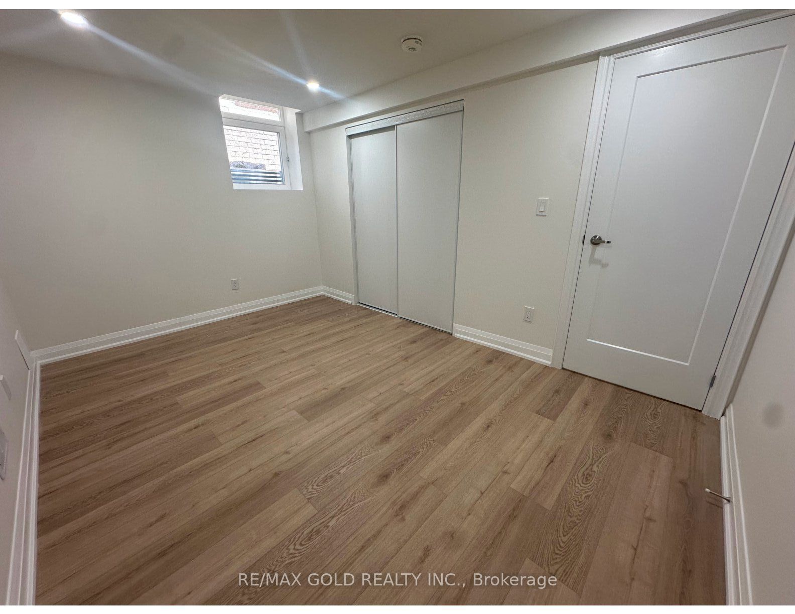 18 Hullen Crescent Lower level