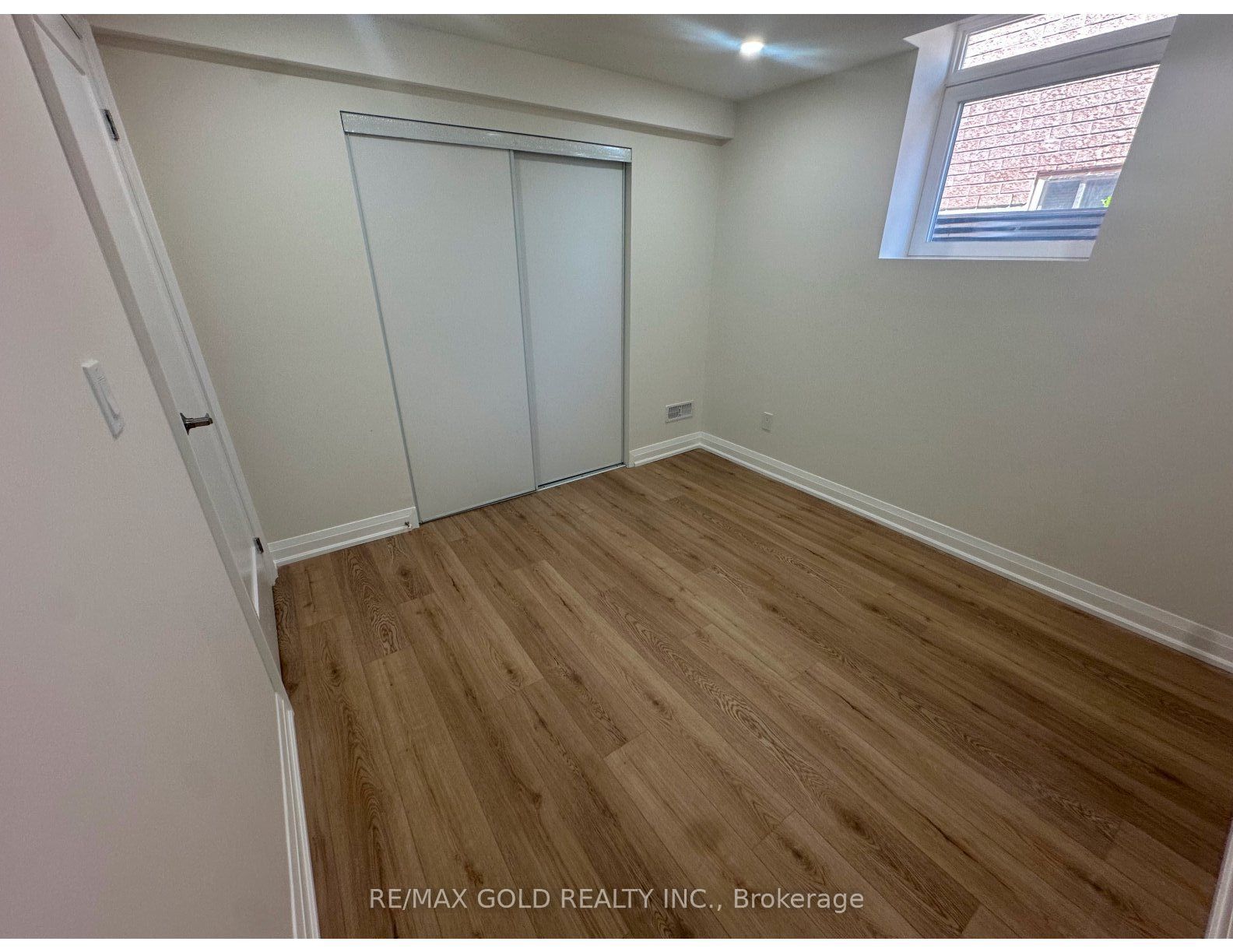 18 Hullen Crescent Lower level
