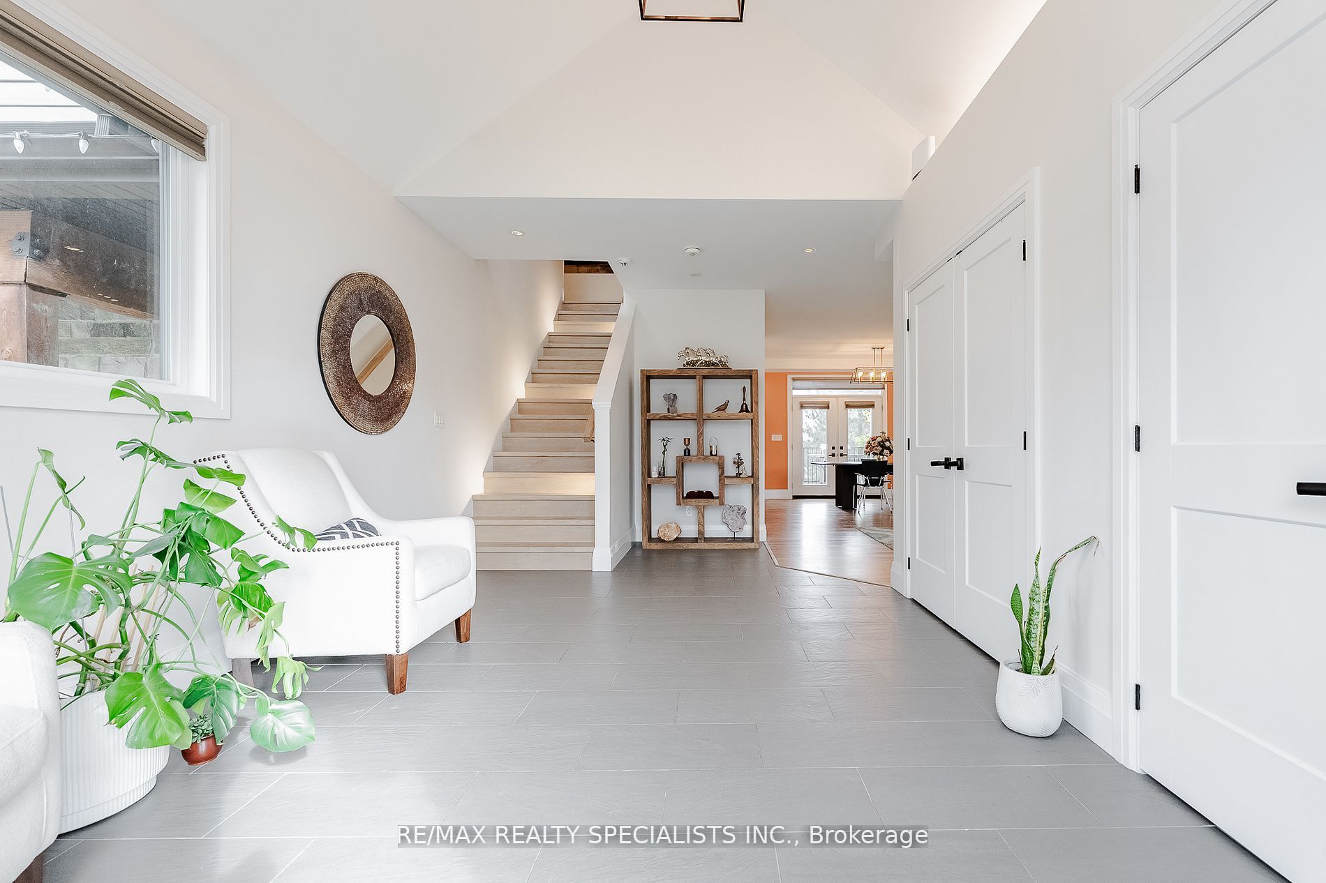 157 Confederation Street S