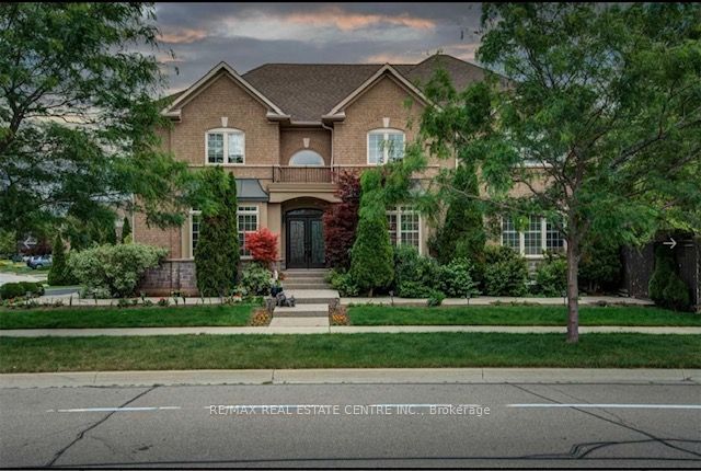 87 Great Lakes Boulevard