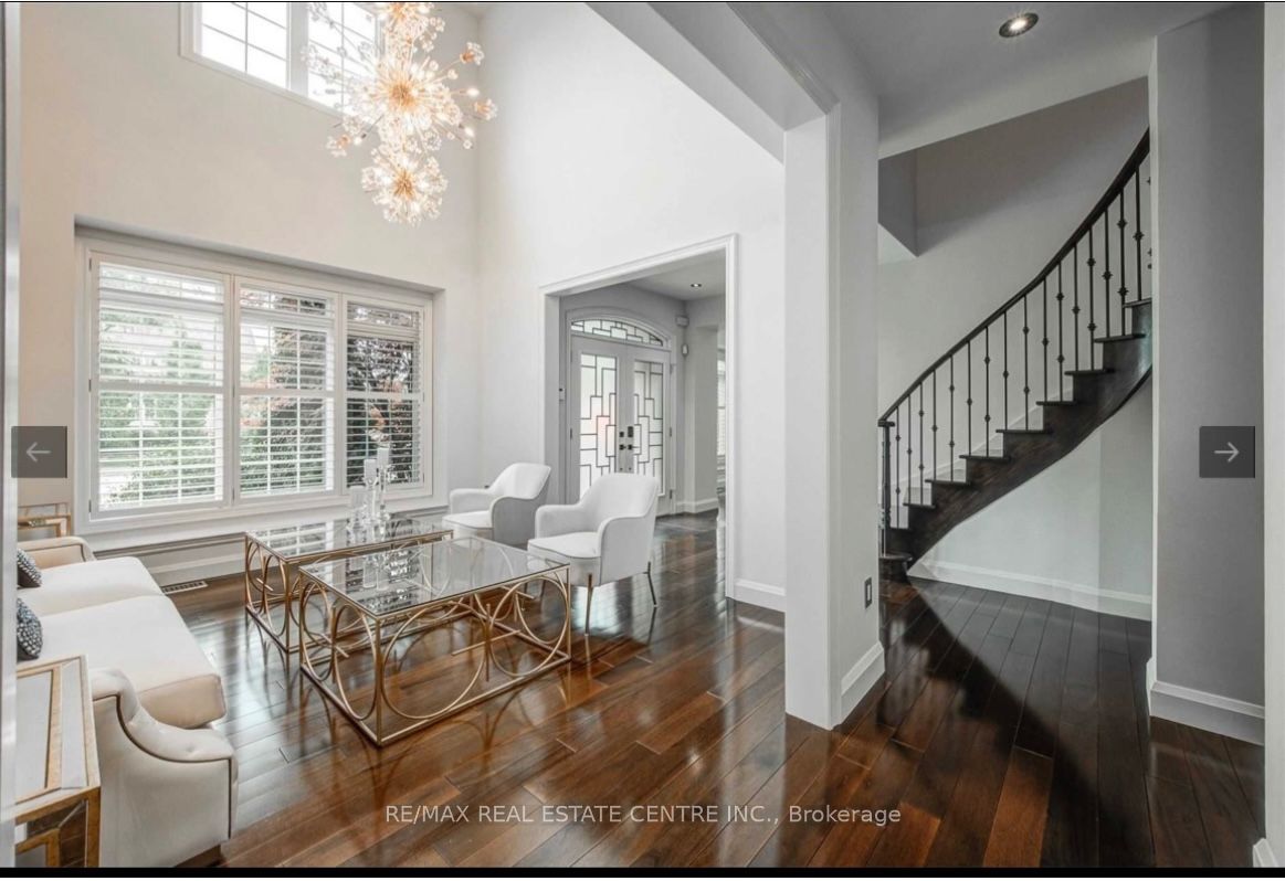 87 Great Lakes Boulevard