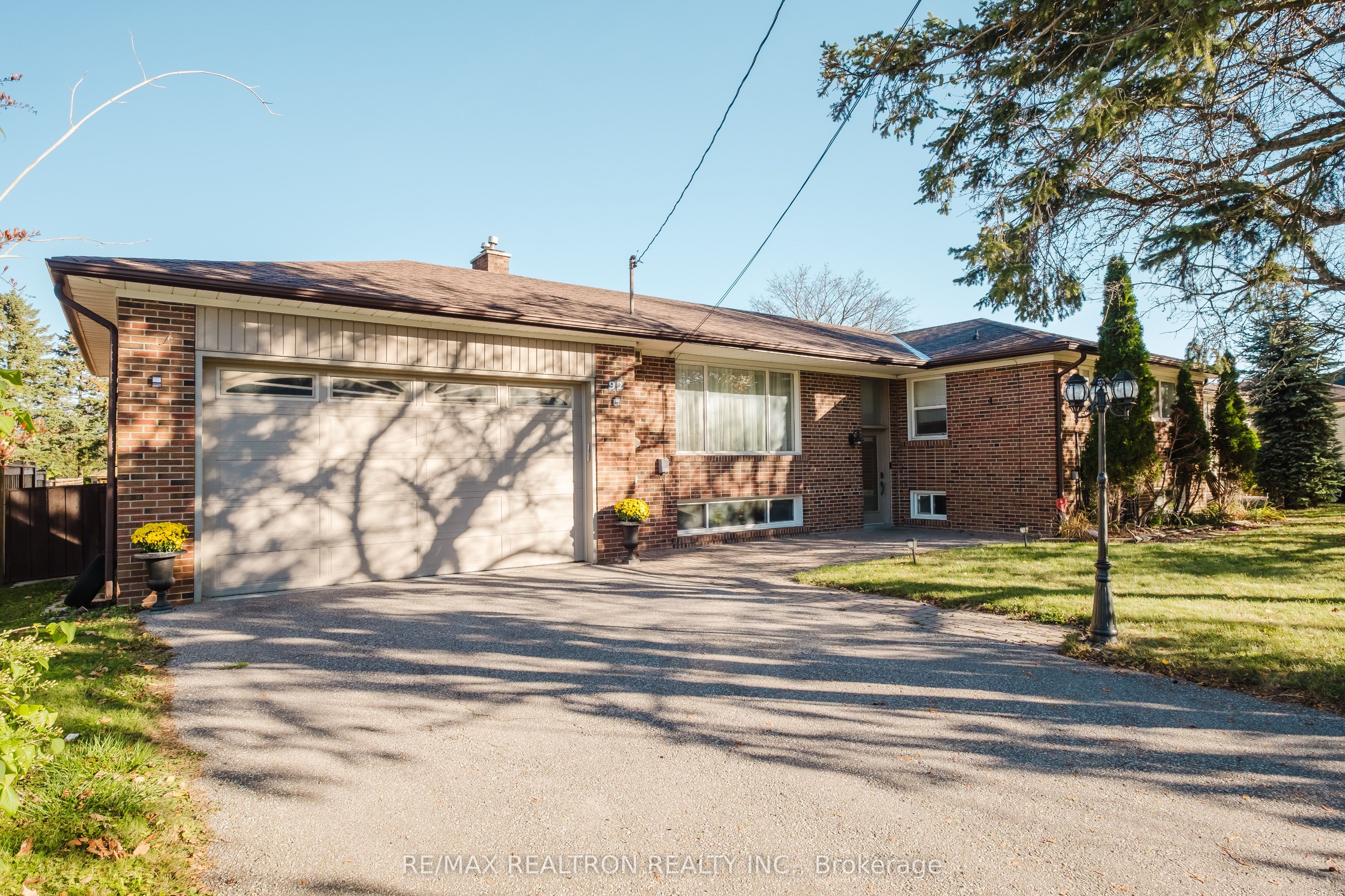92 Bond Crescent