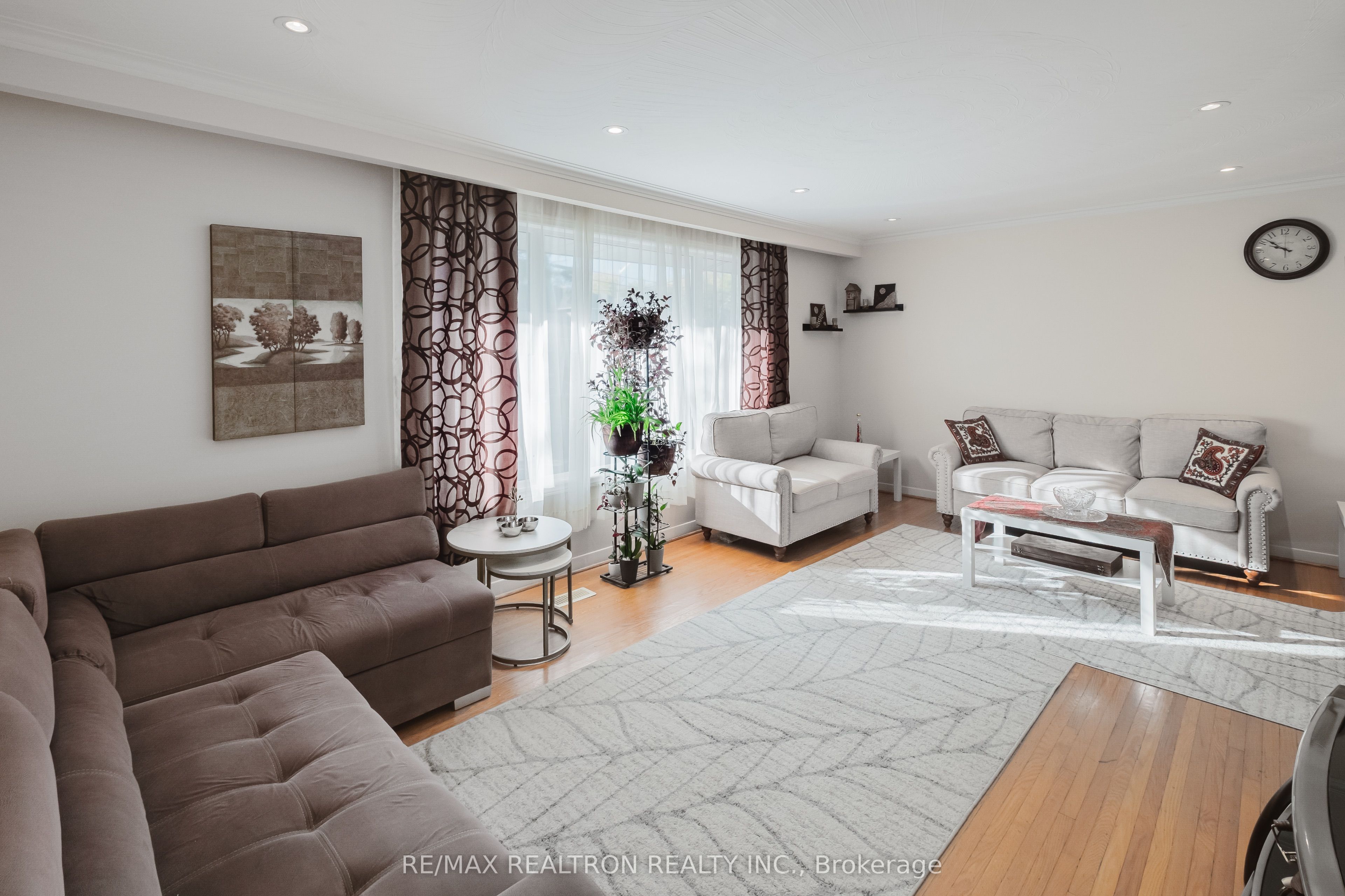 92 Bond Crescent