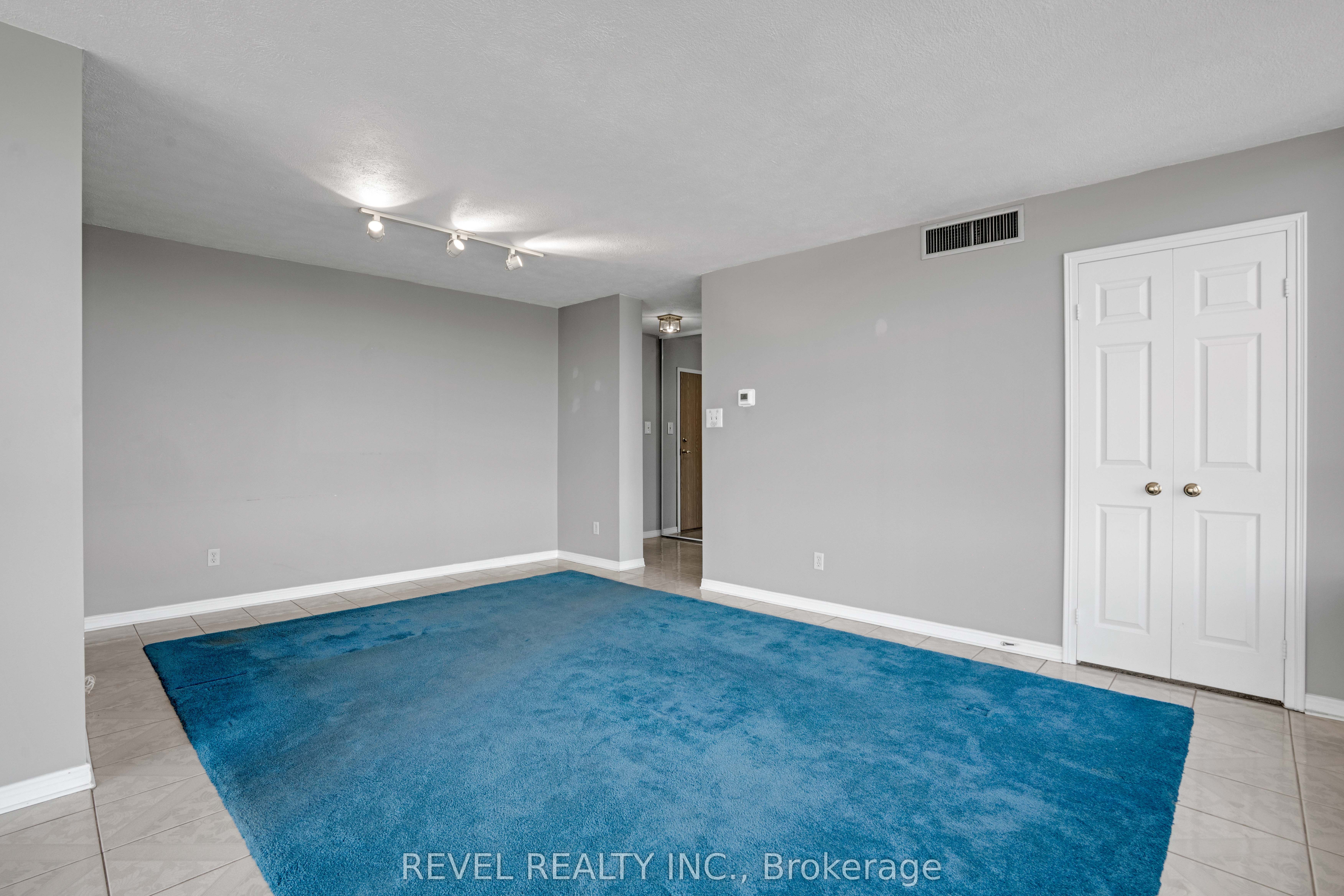 1360 Rathburn Road E 403