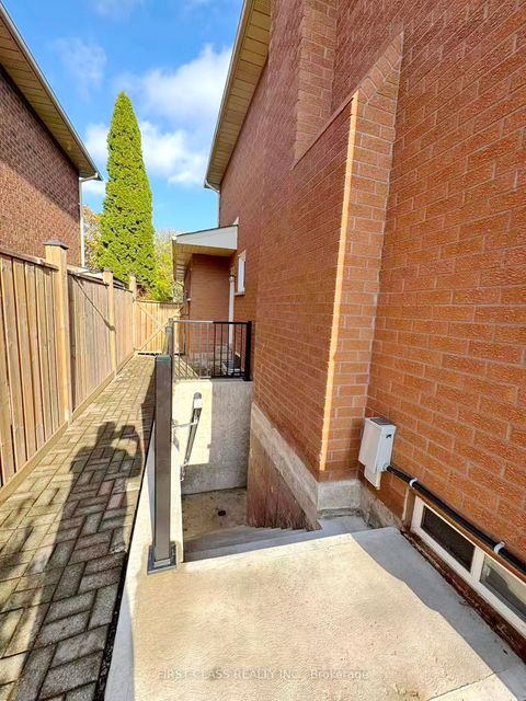 1200 RUSHBROOKE Drive Lower Oakville ON L6M 1K9