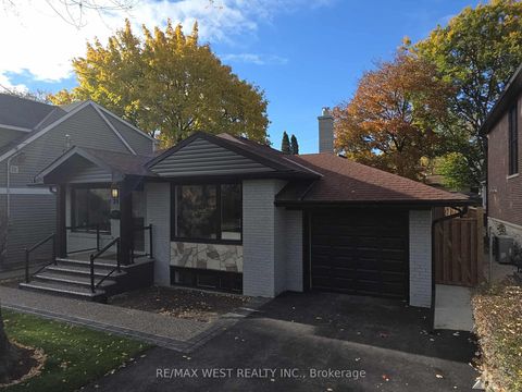 24 Appledale Road Toronto ON M9B 5G4