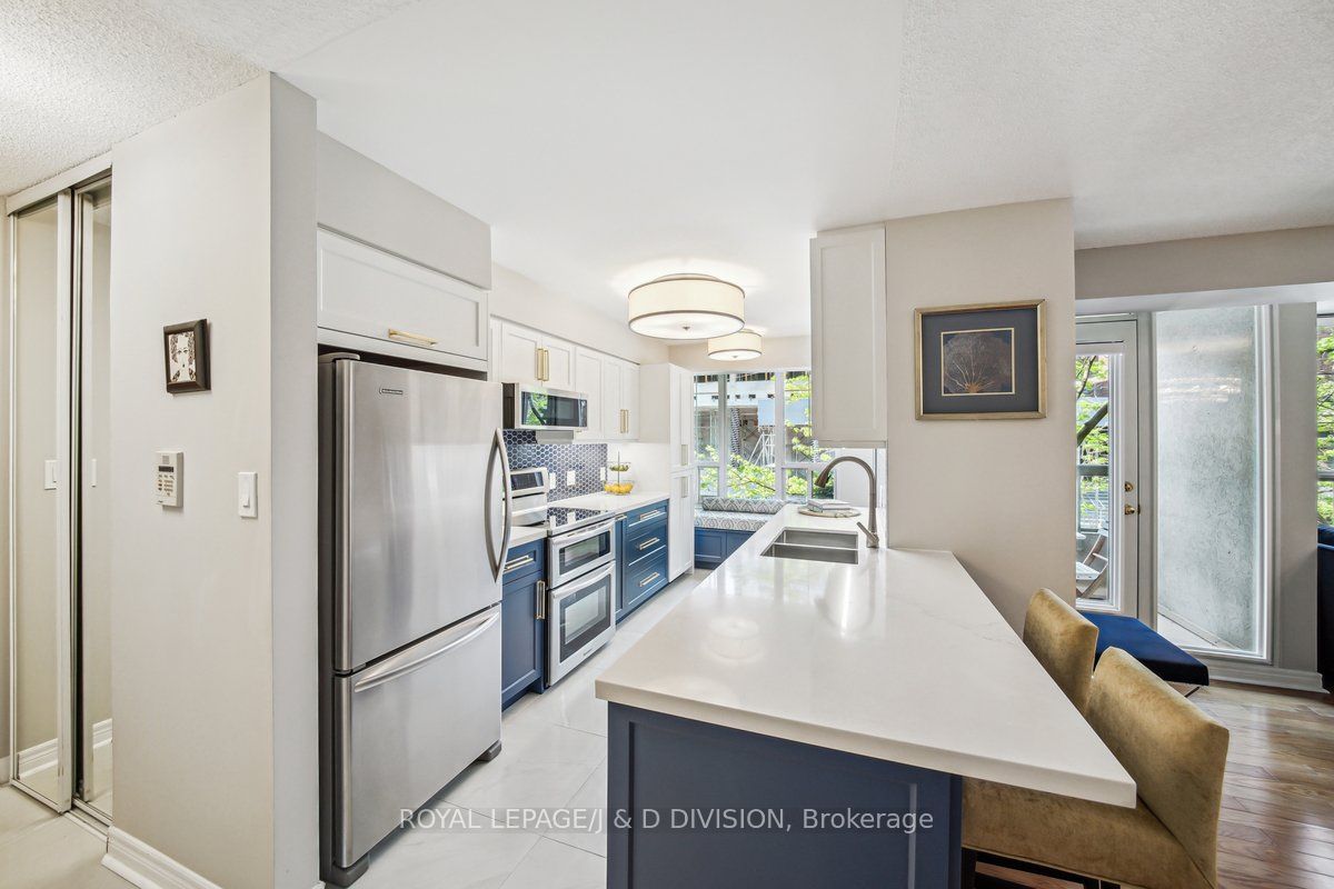 35 Merton Street 206
