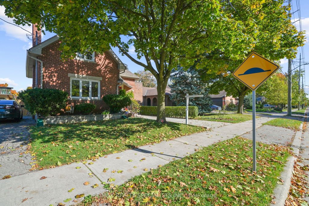 Photo of 46 Elizabeth Street S, Brampton, ON L6Y 1R1 (MLS # W12980348)
