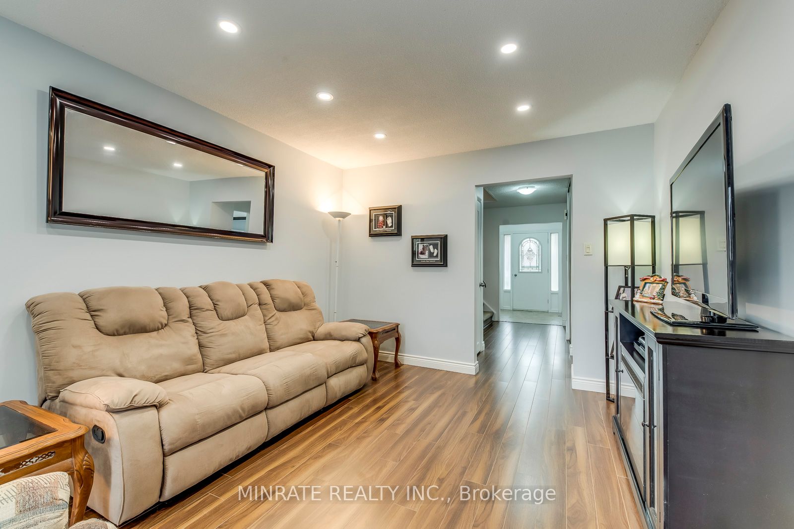 1548 Newlands Crescent 14