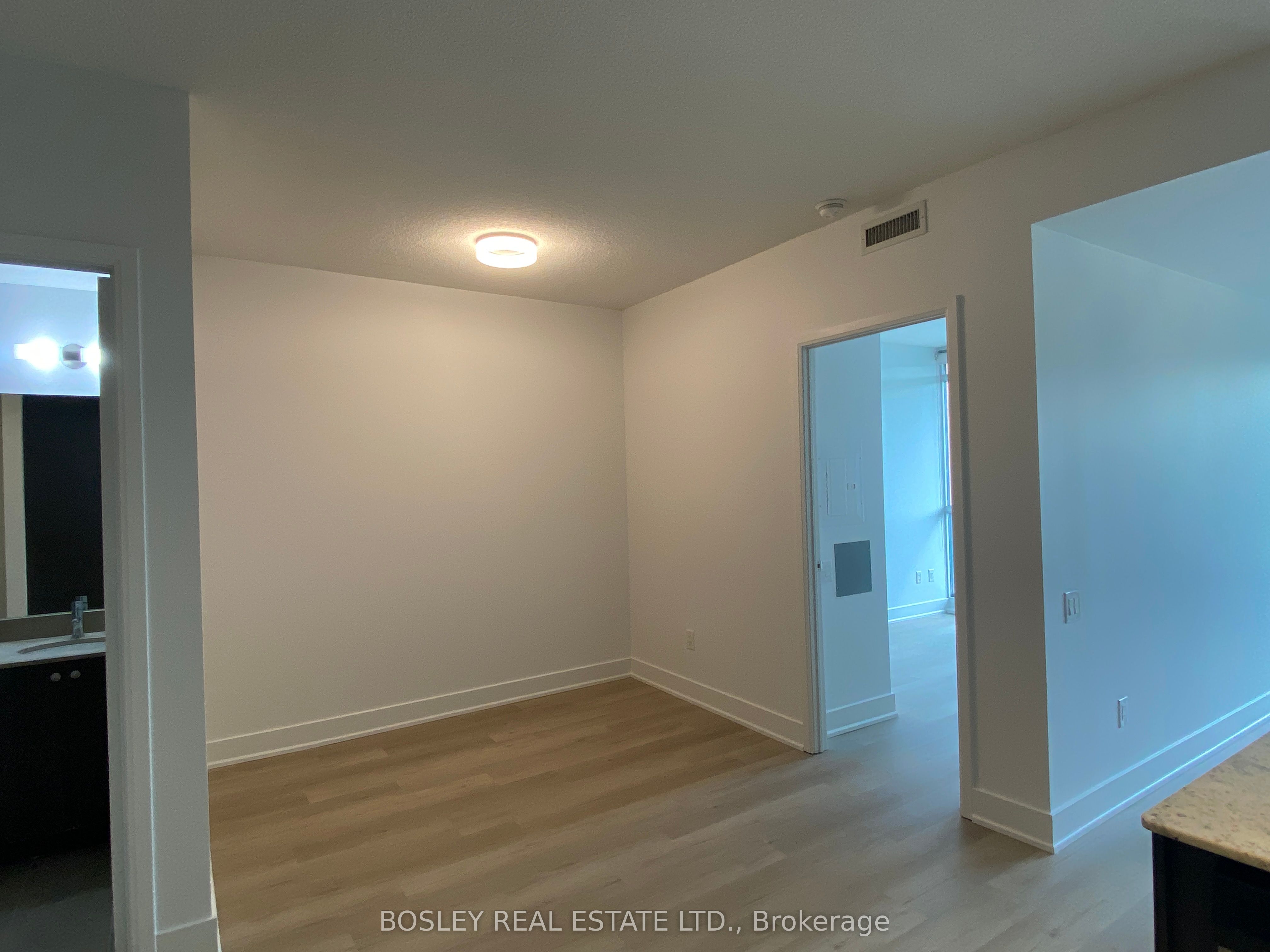 7608 Yonge Street 407